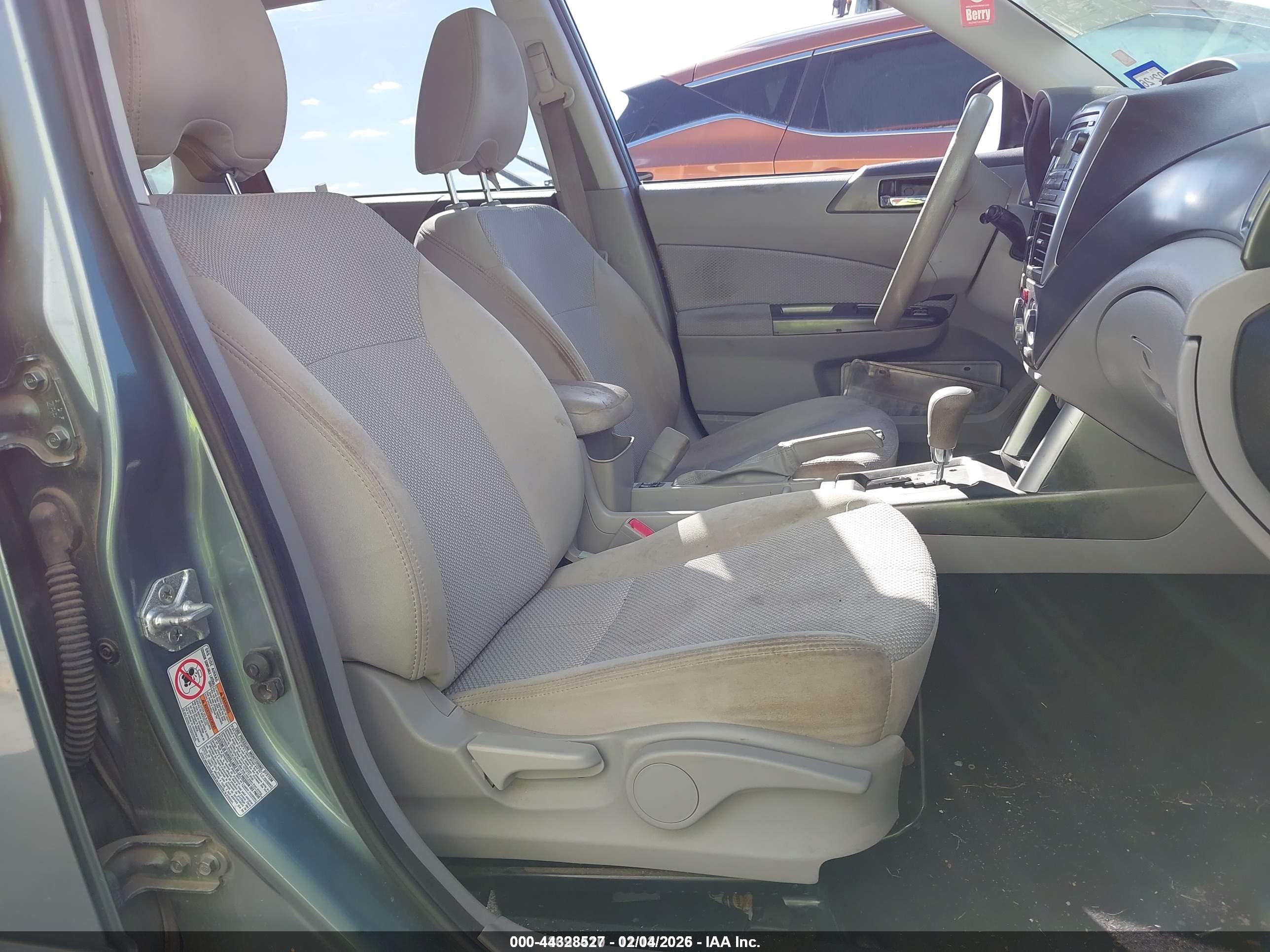 SUBARU FORESTER image 5