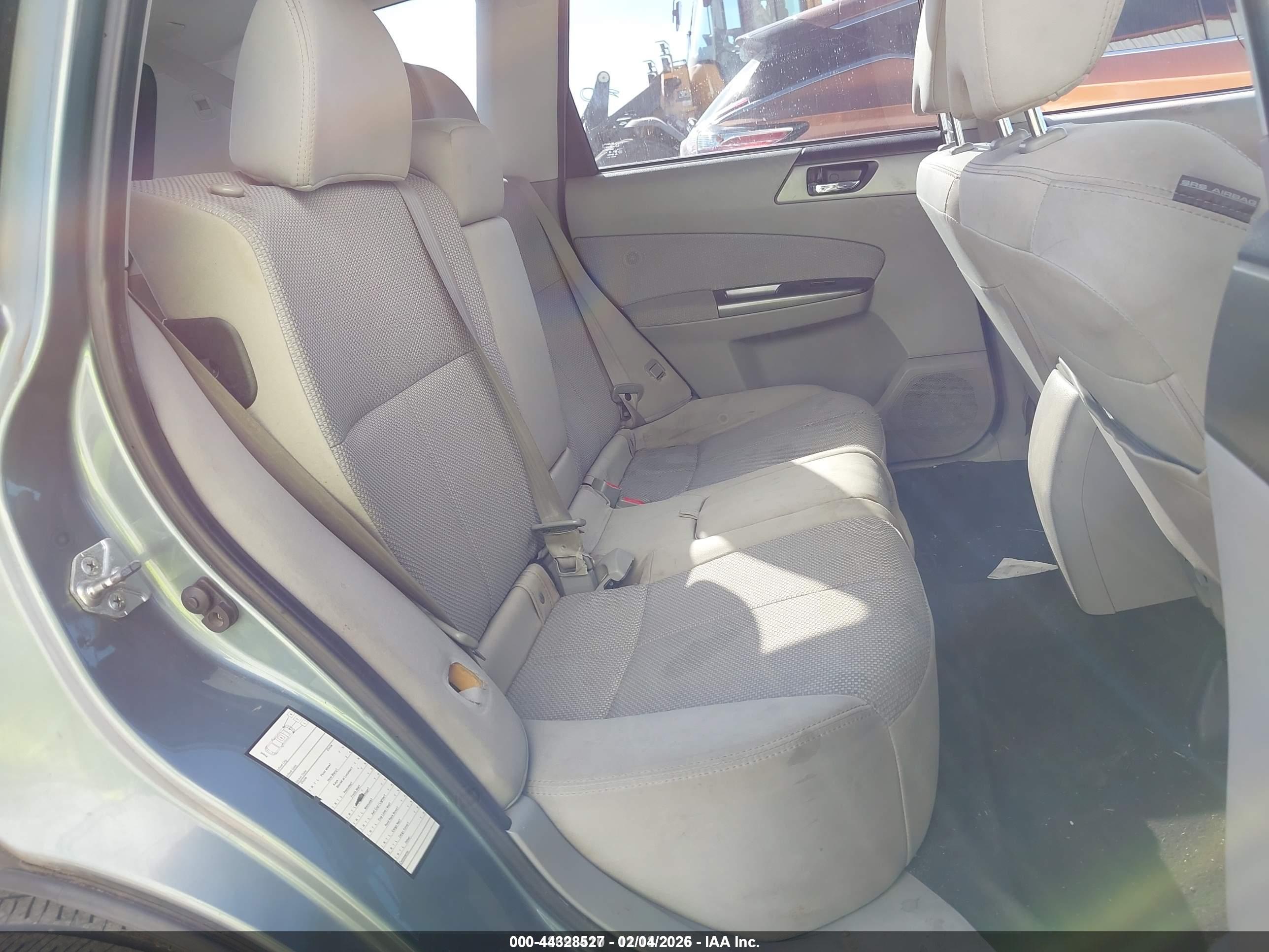 SUBARU FORESTER image 8