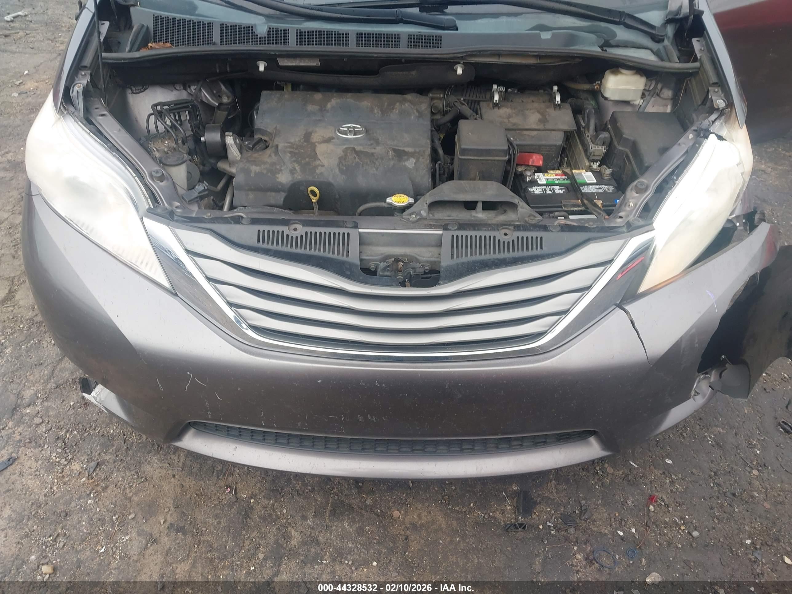 TOYOTA SIENNA image 10