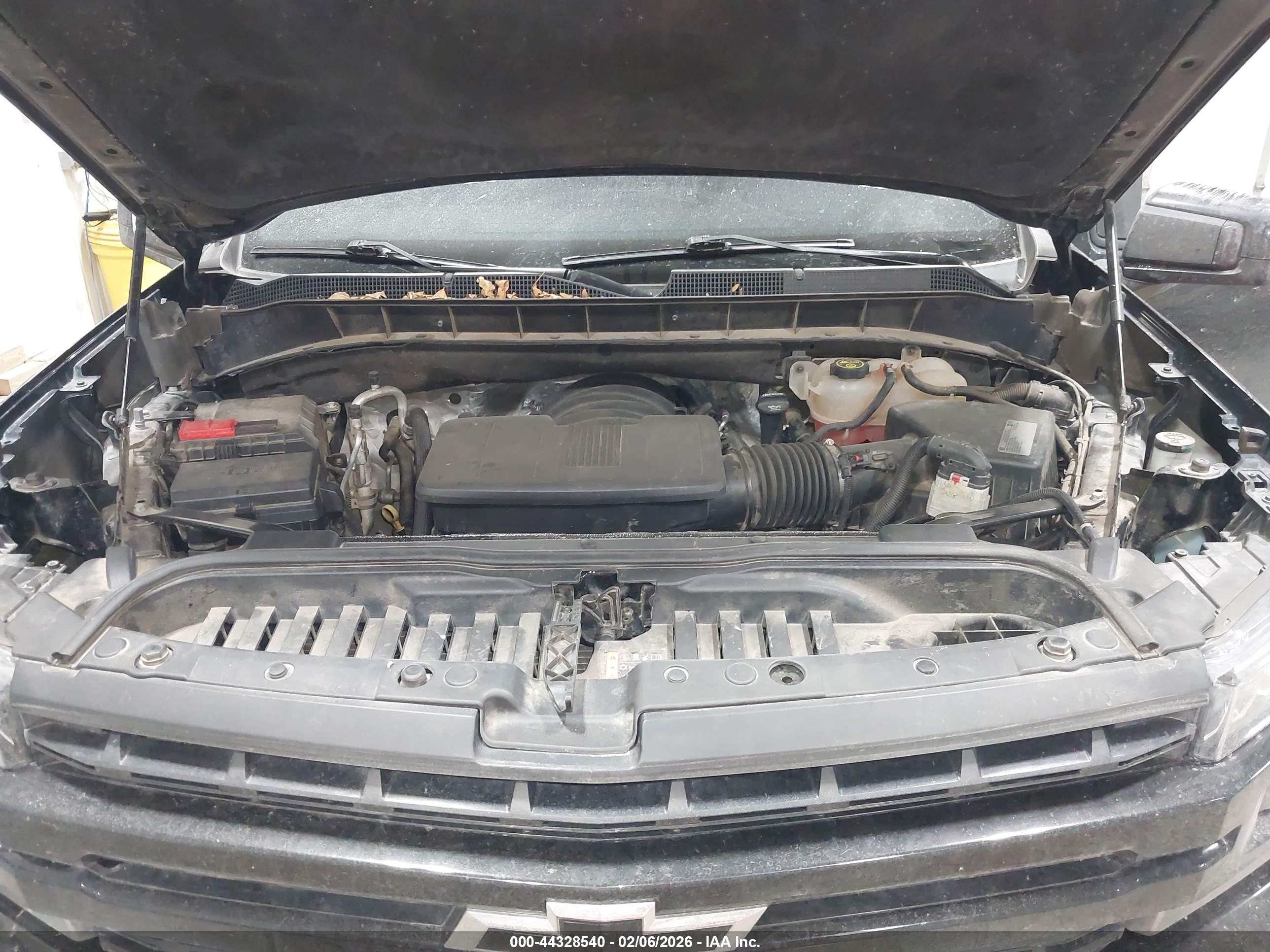 CHEVROLET SILVERADO image 10