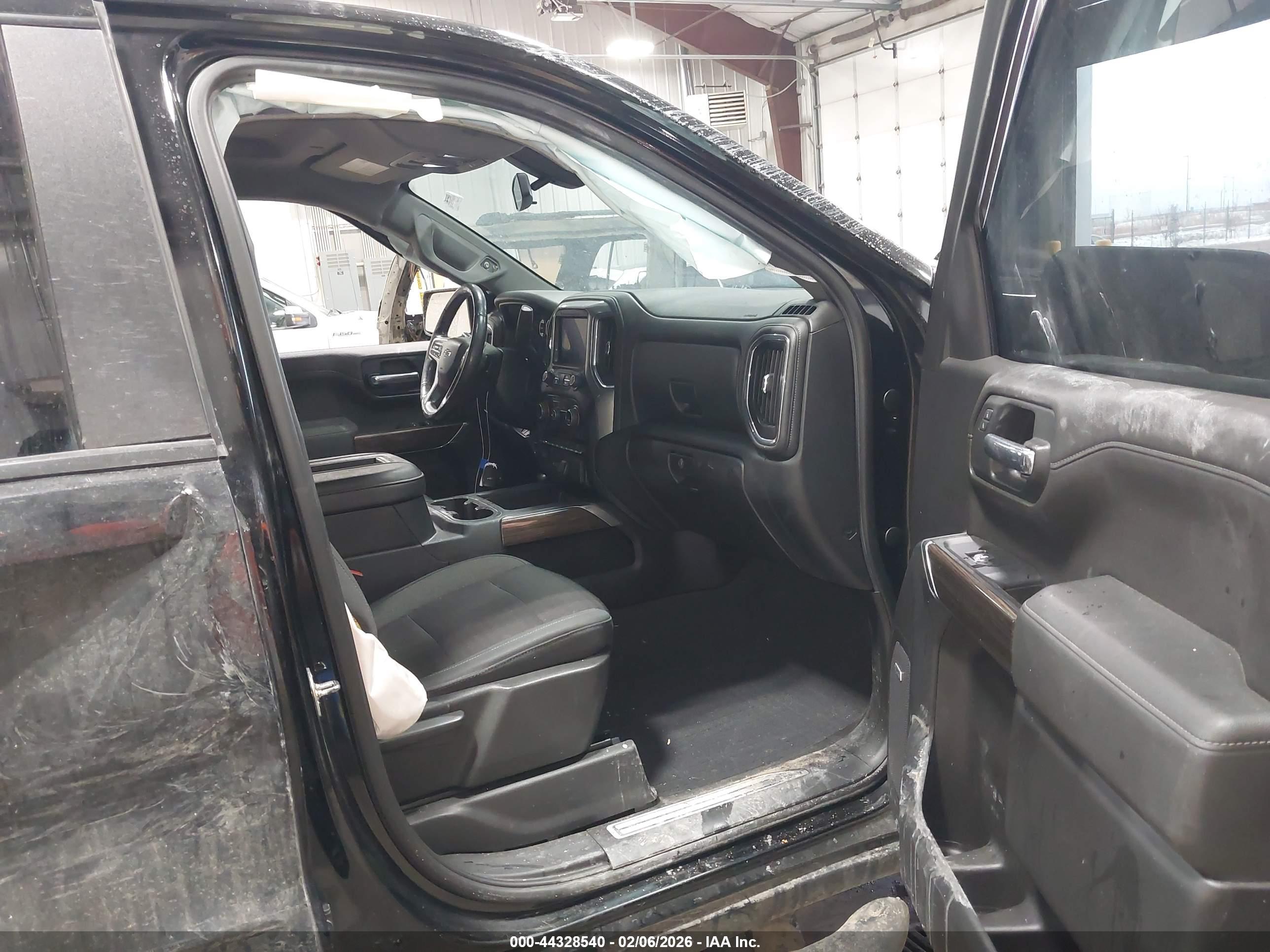 CHEVROLET SILVERADO image 5