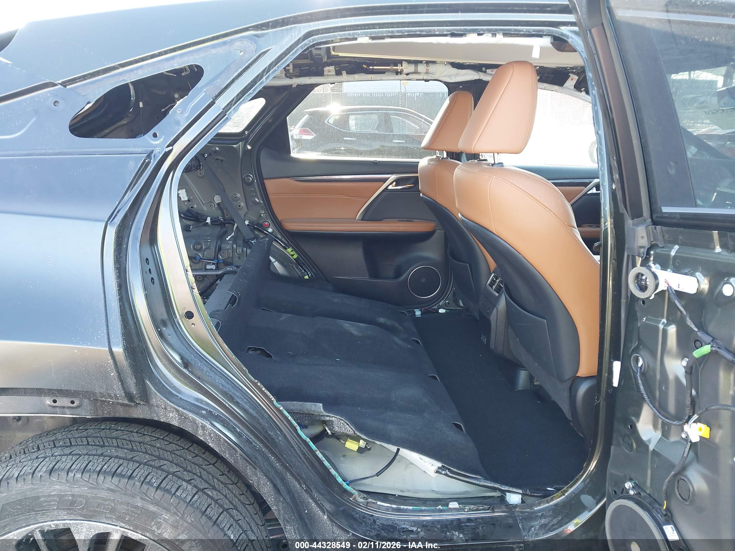 LEXUS RX image 8
