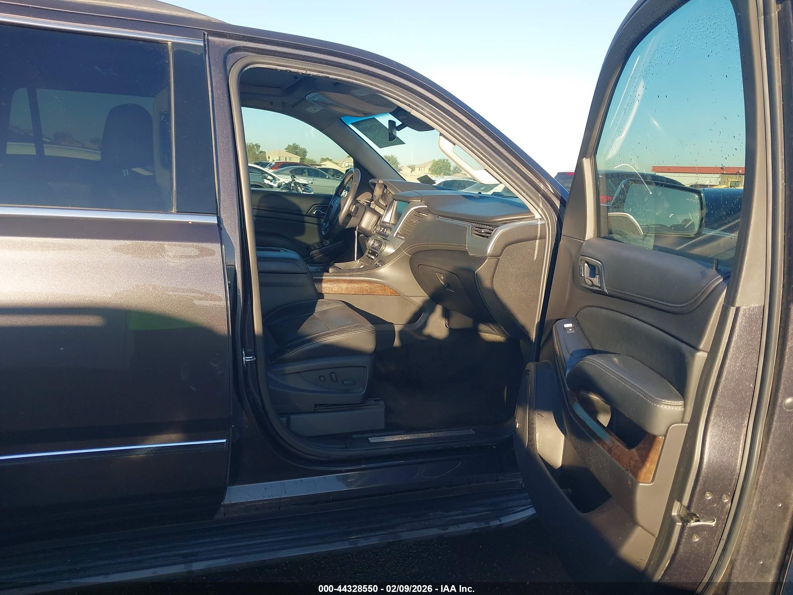 CHEVROLET TAHOE image 5