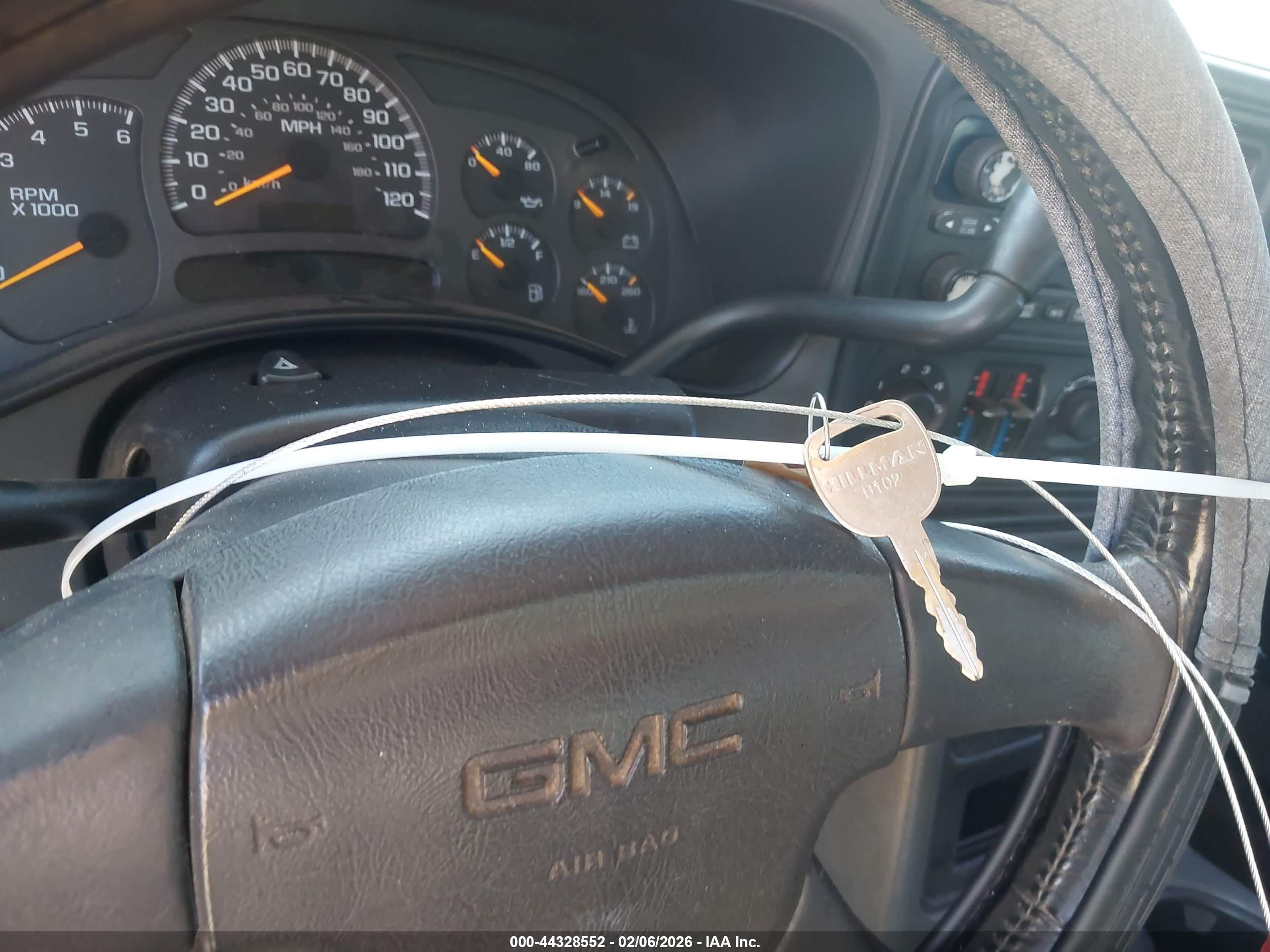 GMC SIERRA image 11