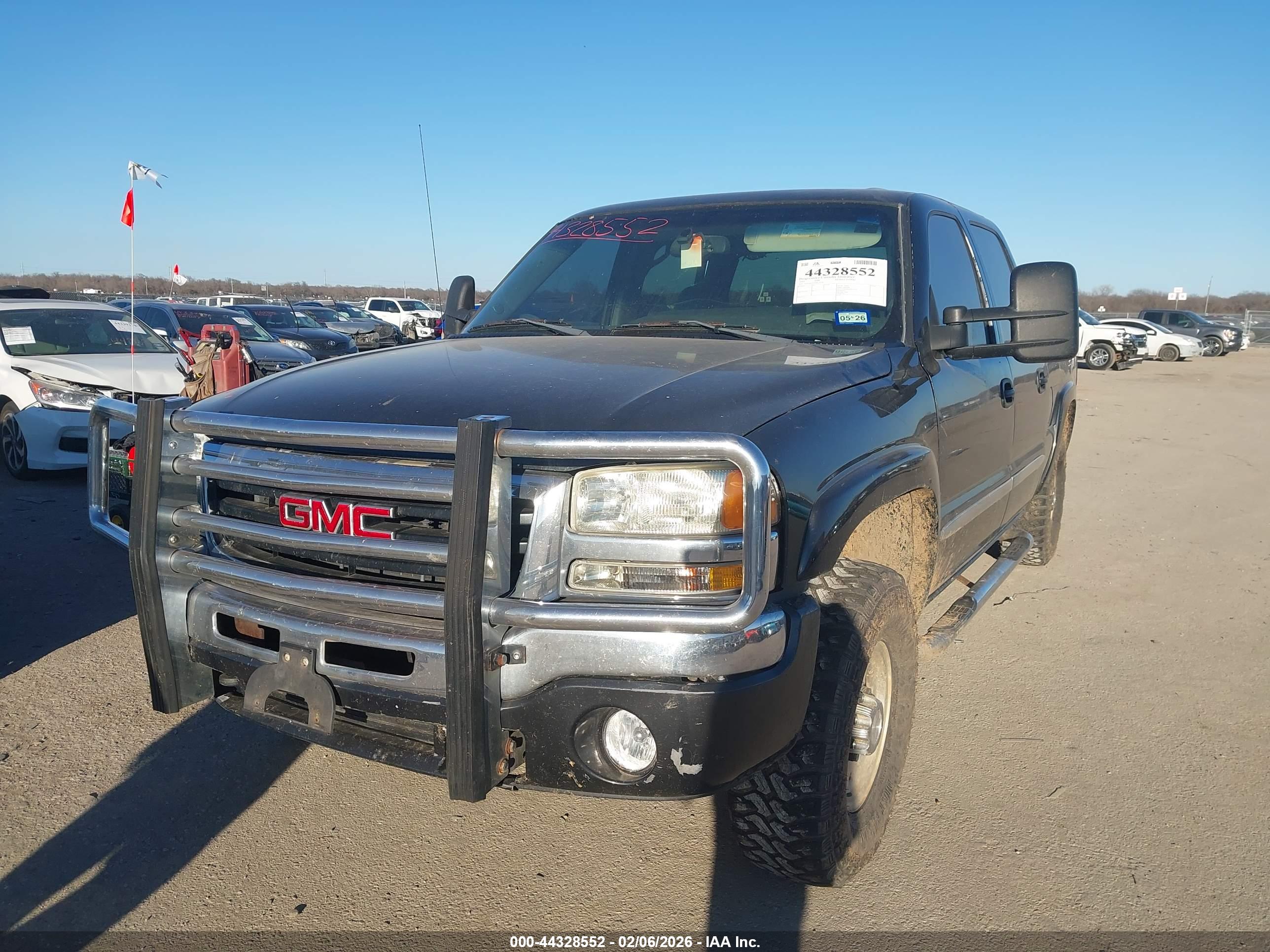 GMC SIERRA image 2