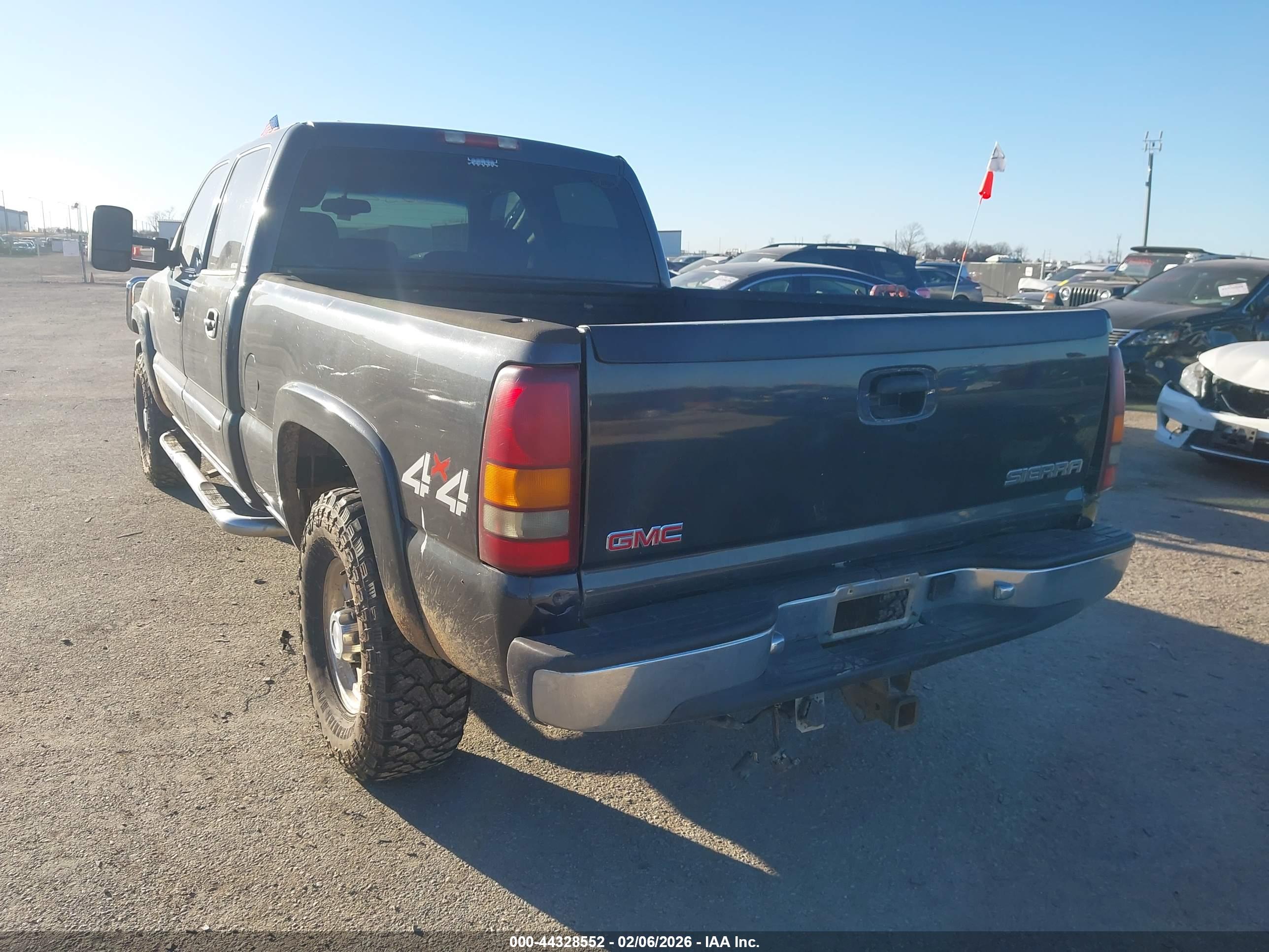 GMC SIERRA image 3