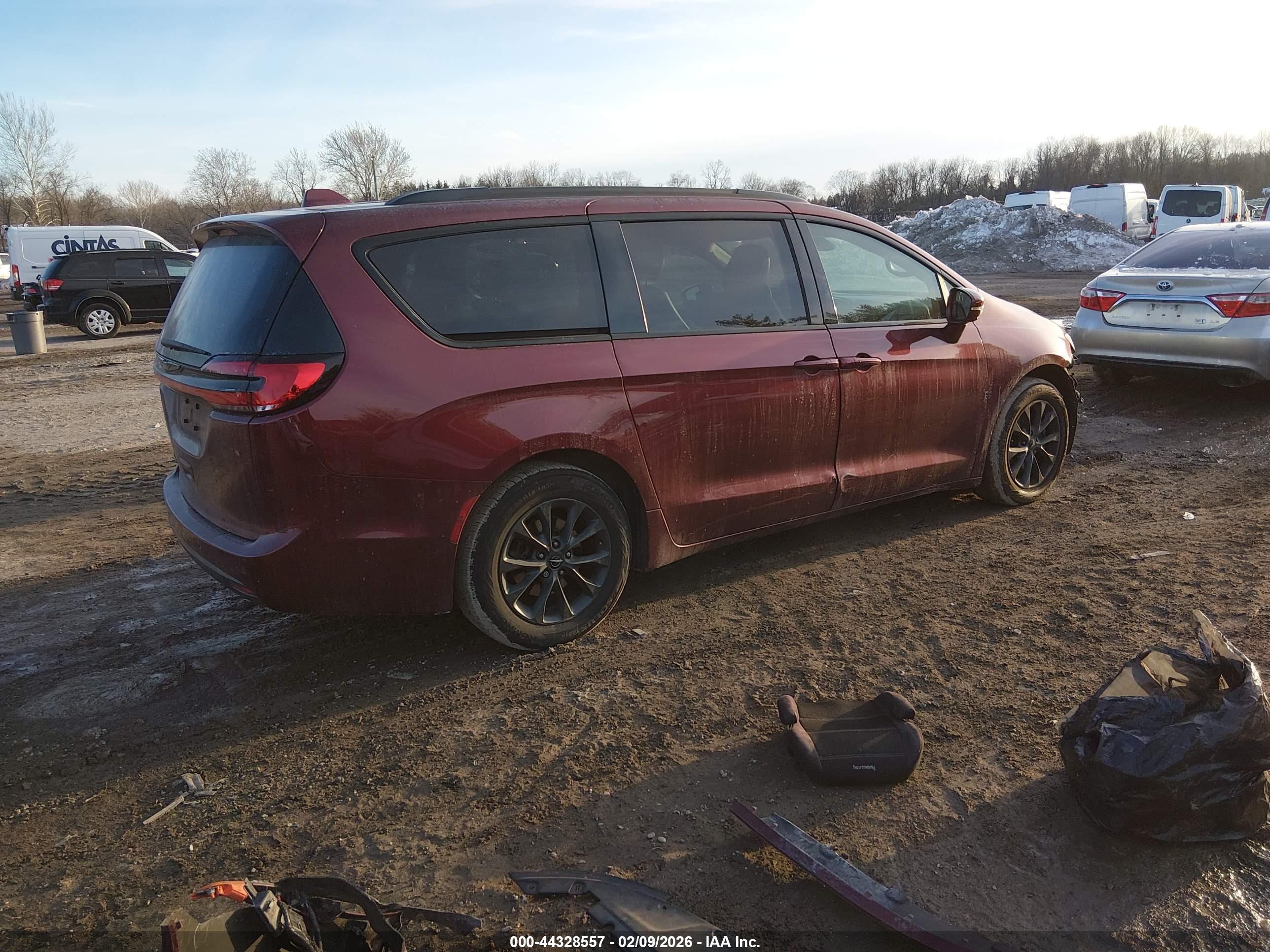 CHRYSLER PACIFICA image 4