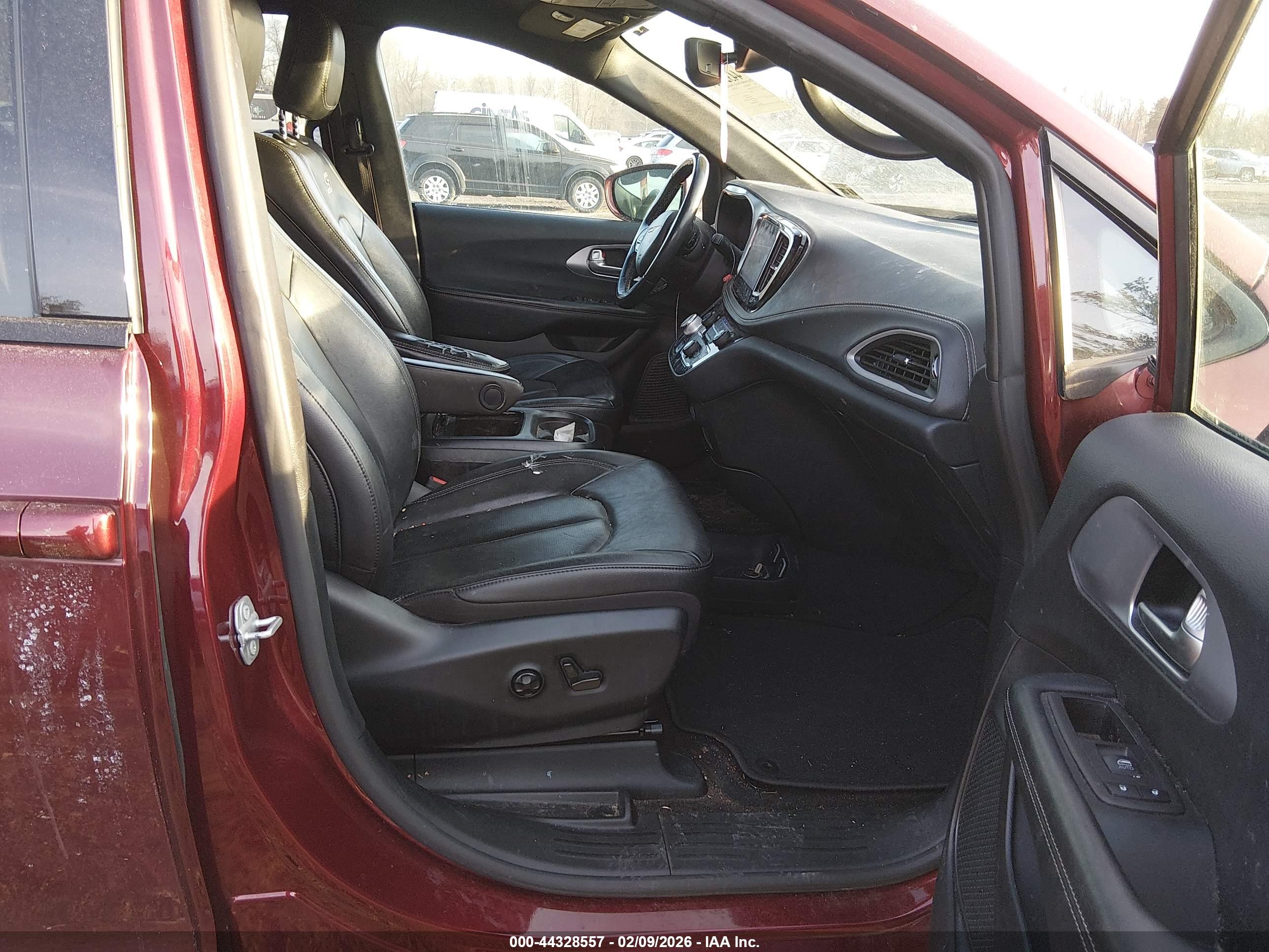 CHRYSLER PACIFICA image 5