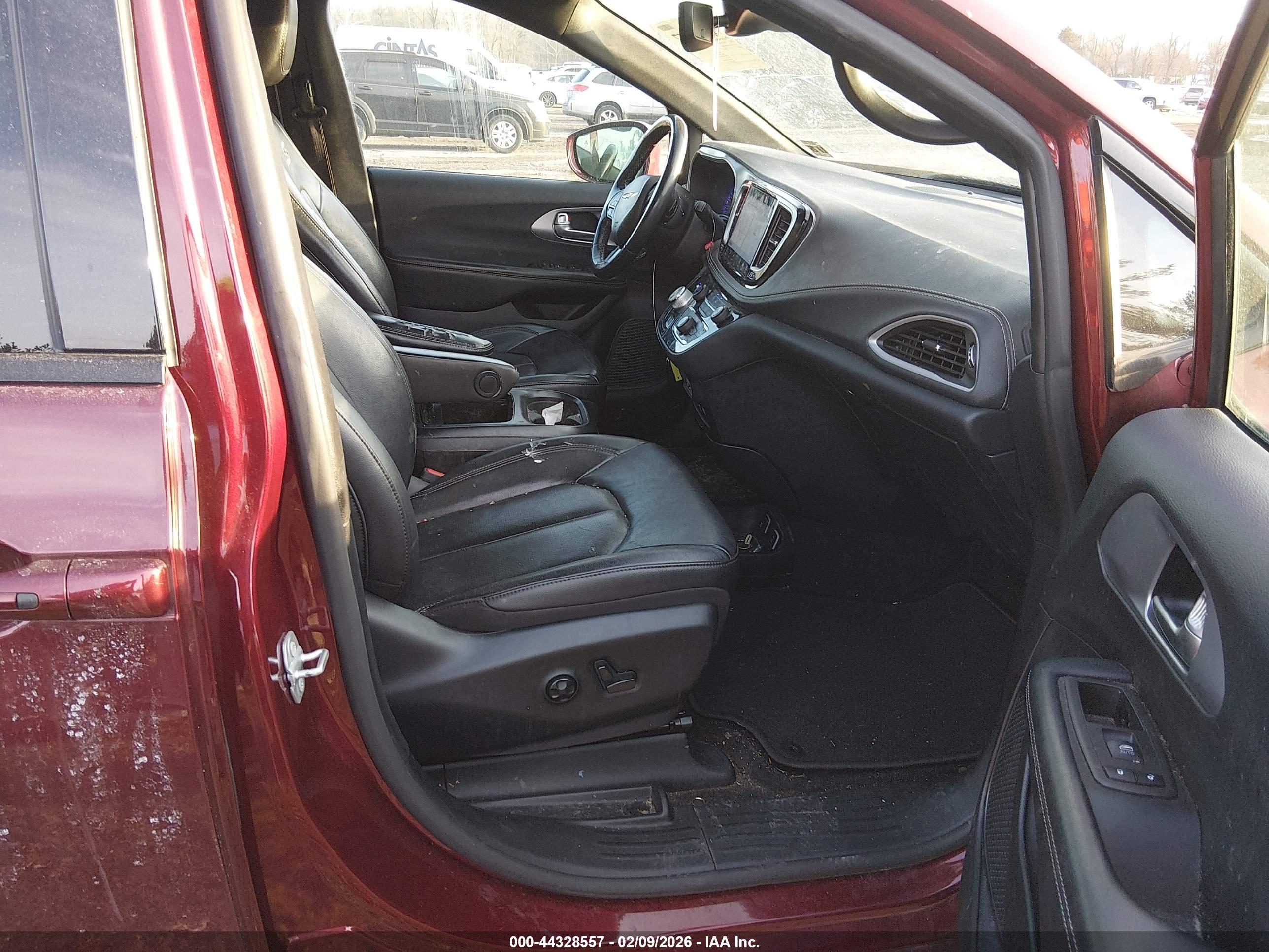 CHRYSLER PACIFICA image 8