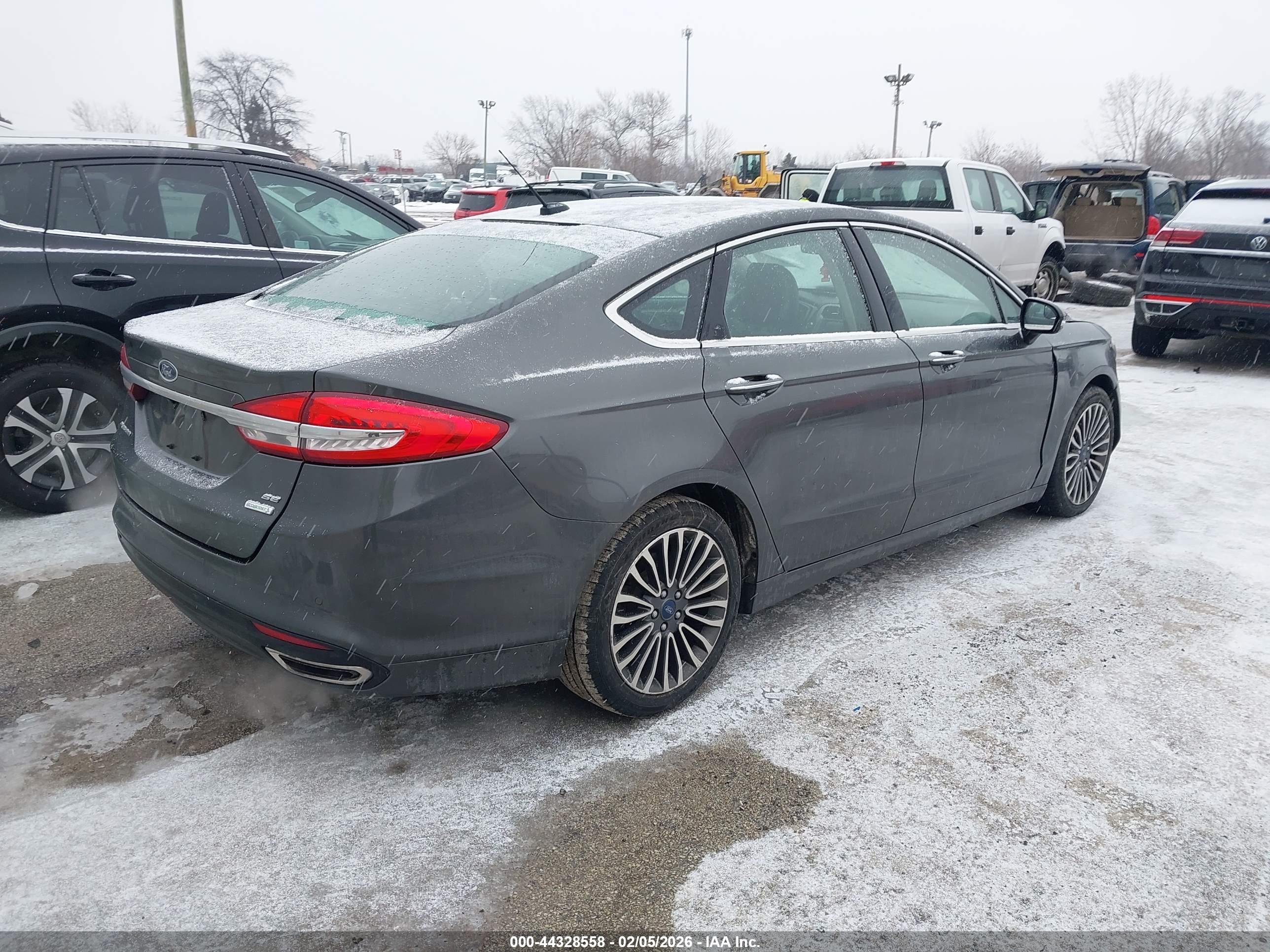 FORD FUSION image 4