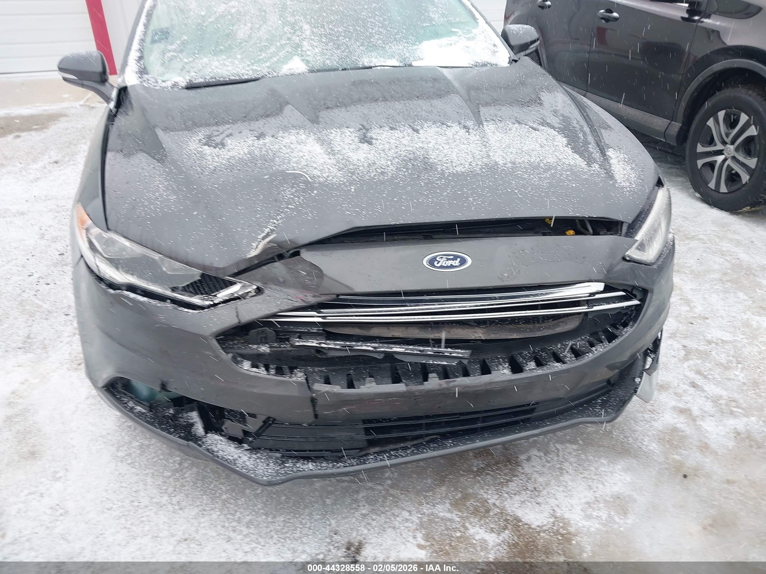 FORD FUSION image 6