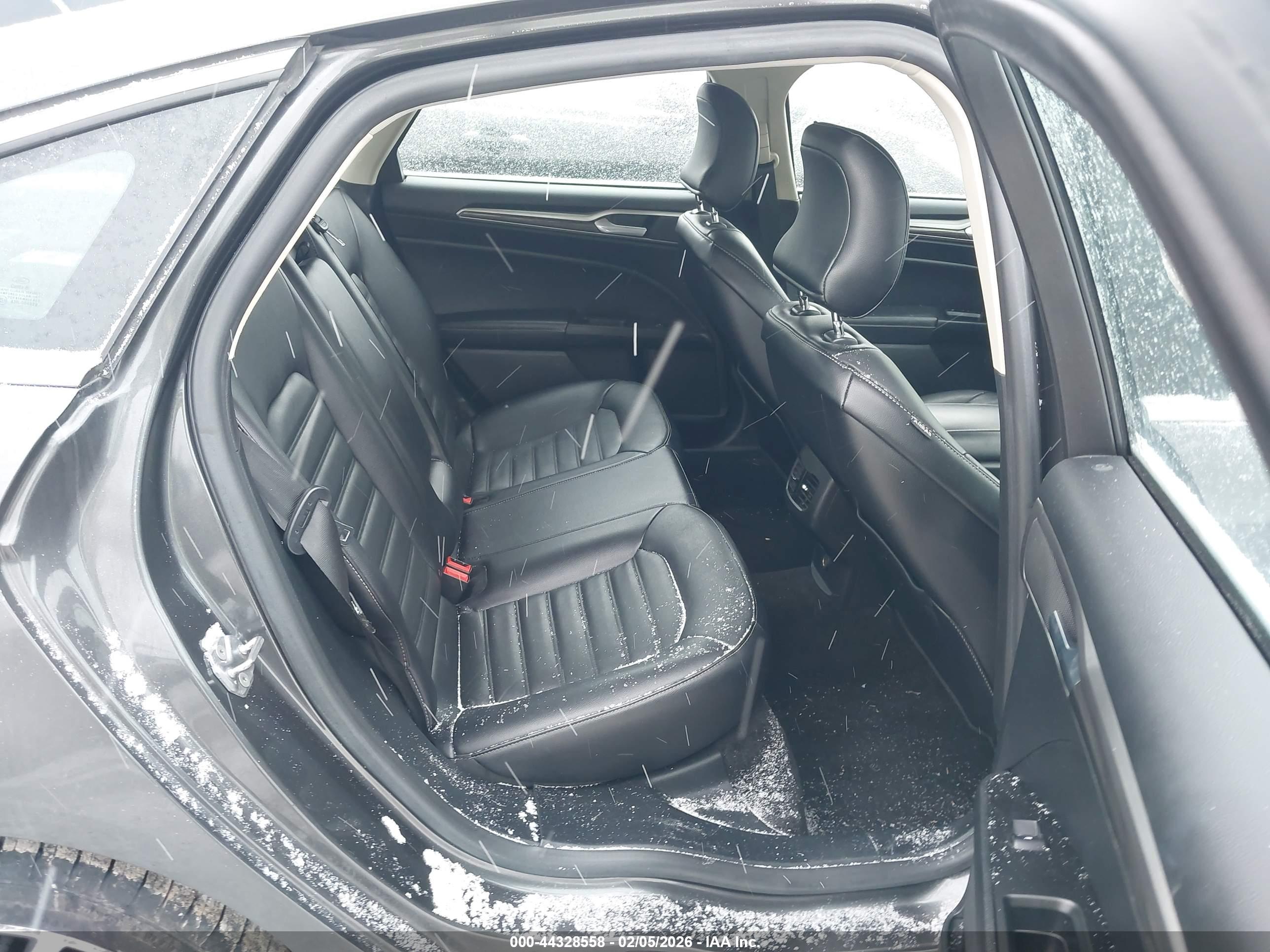 FORD FUSION image 8