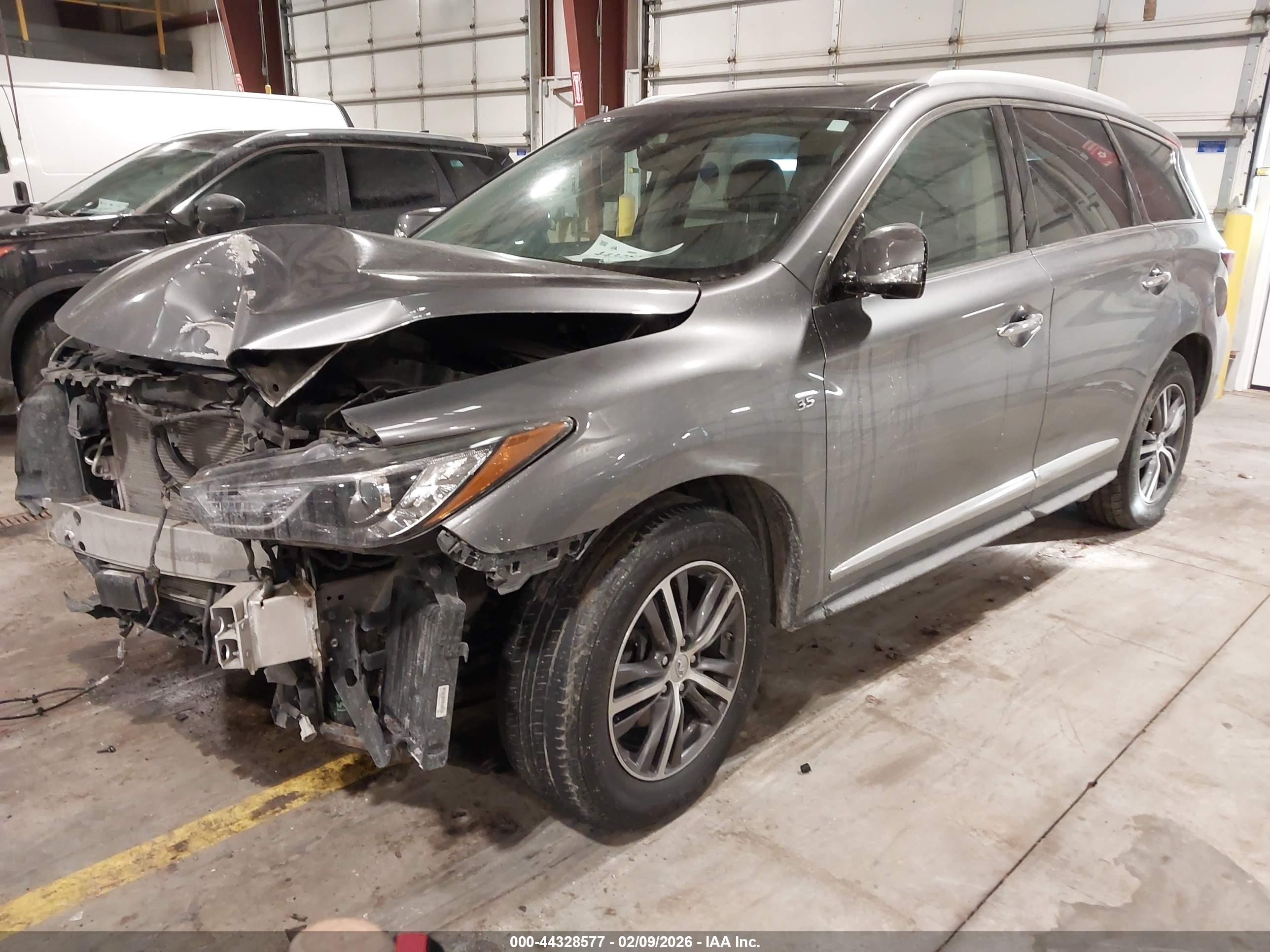 INFINITI QX60 image 2