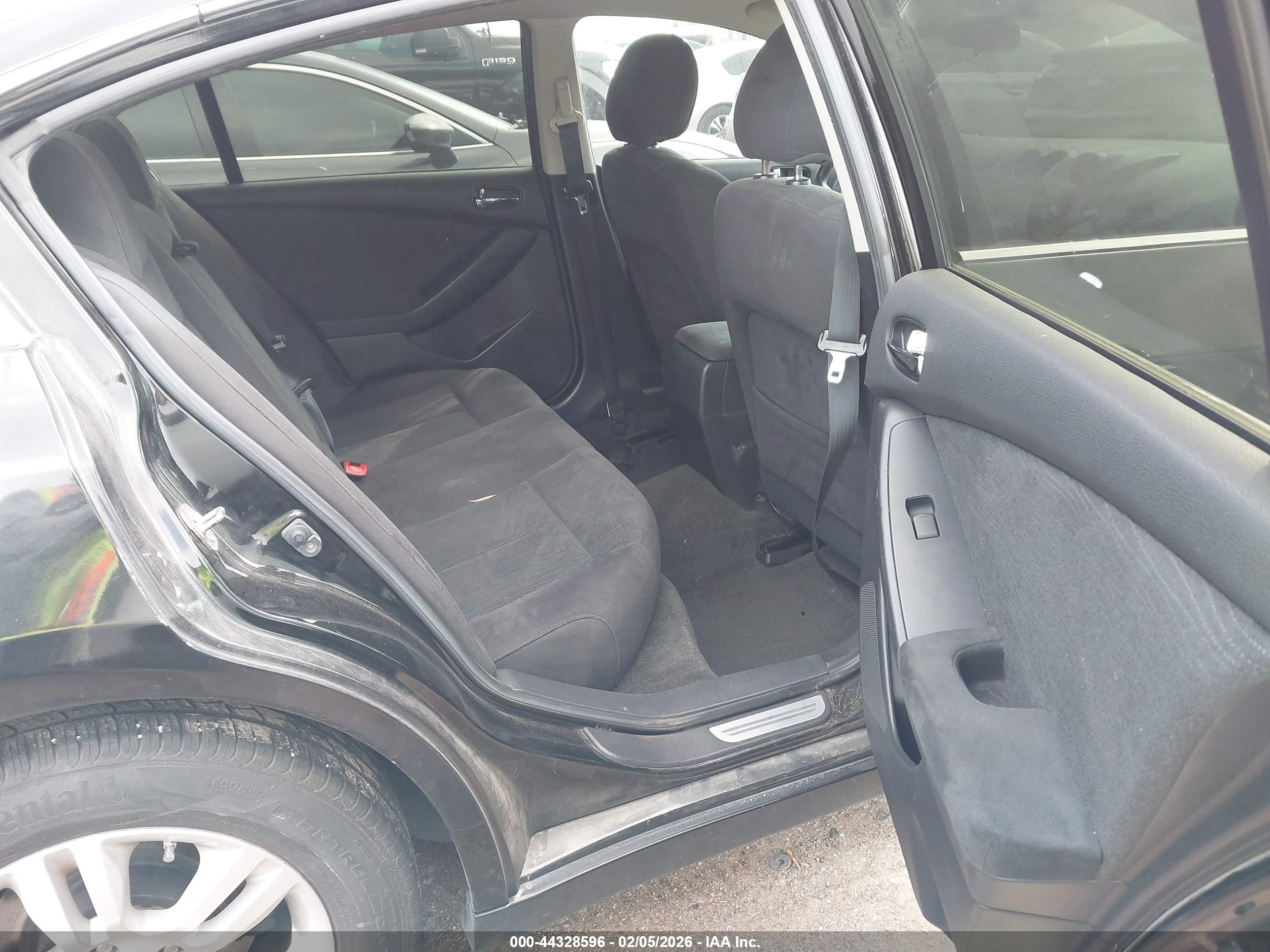 NISSAN ALTIMA image 8