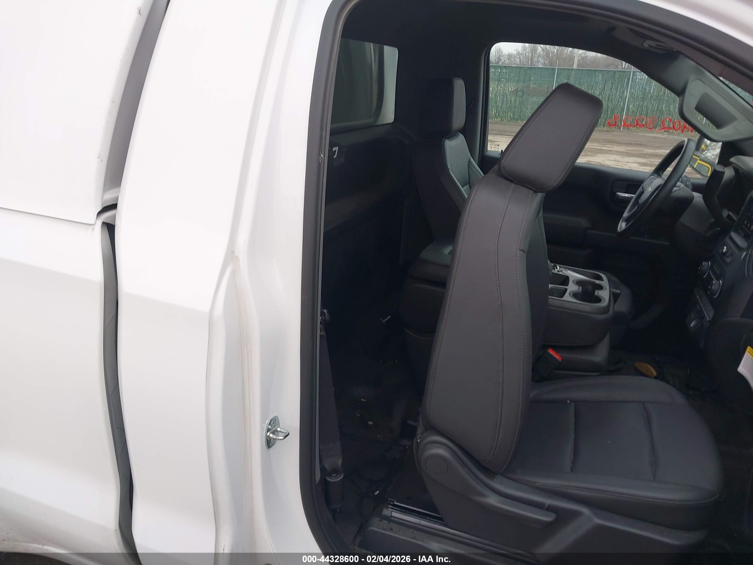 CHEVROLET SILVERADO image 8
