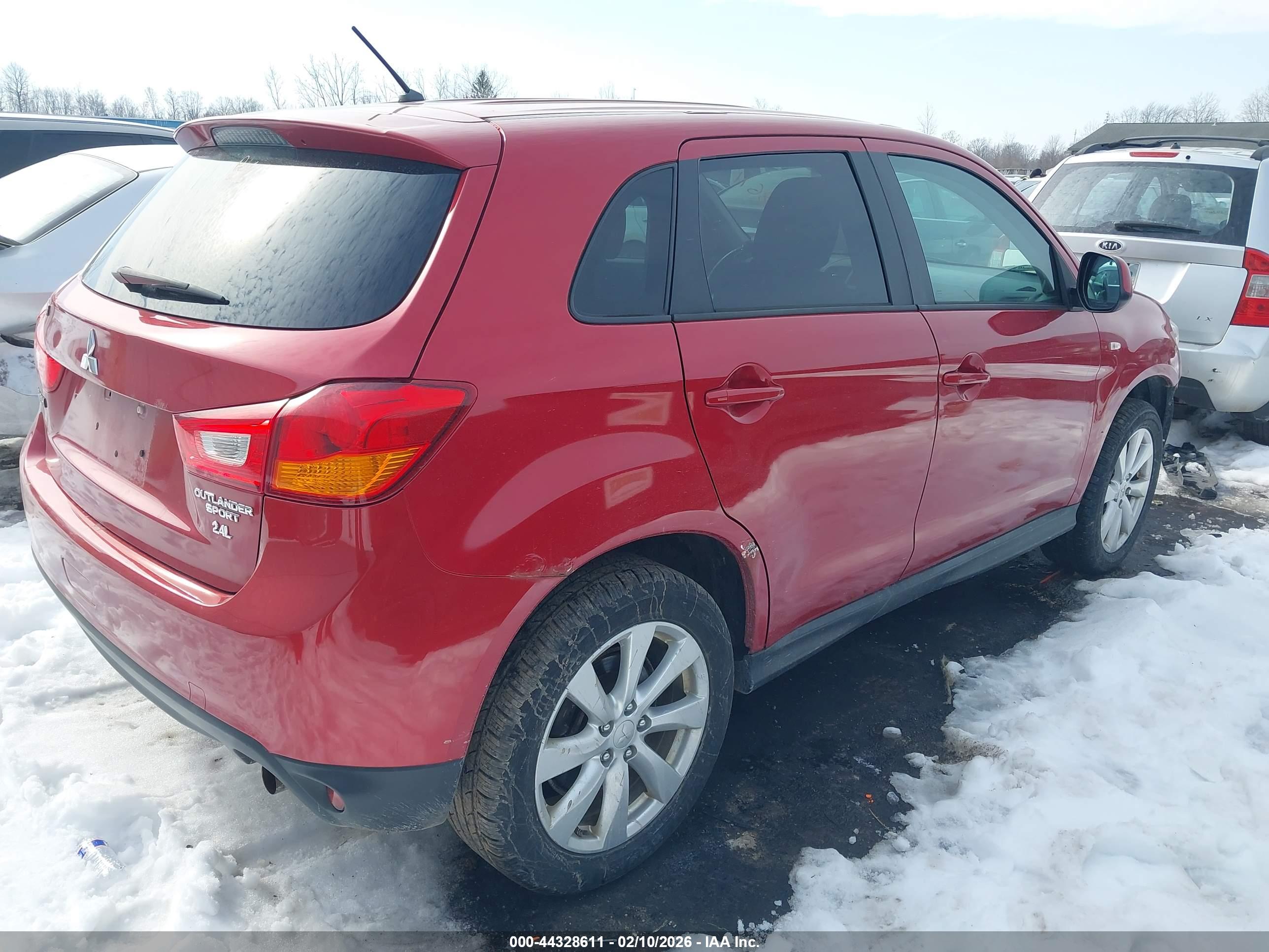 MITSUBISHI OUTLANDER image 4