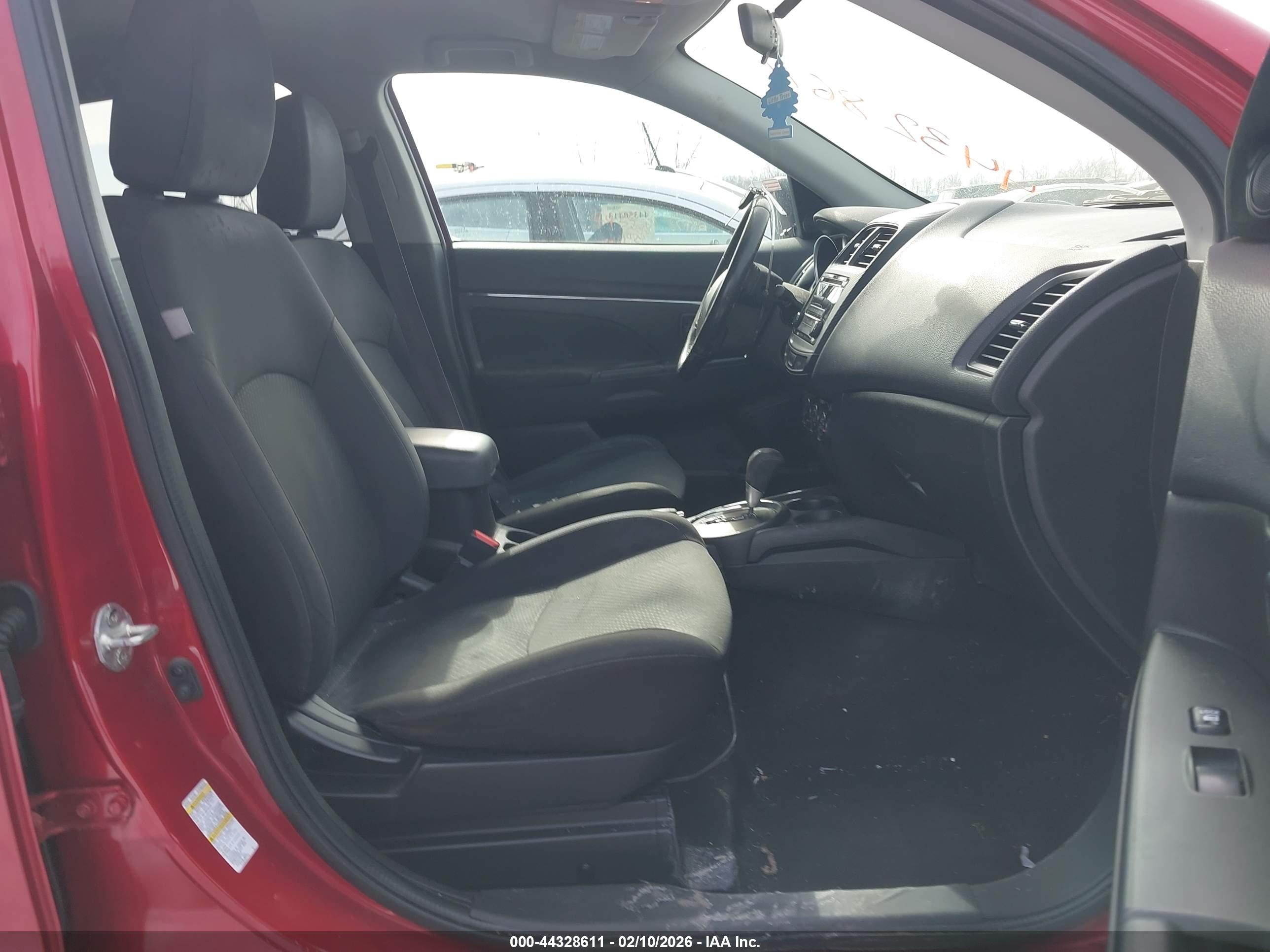 MITSUBISHI OUTLANDER image 5