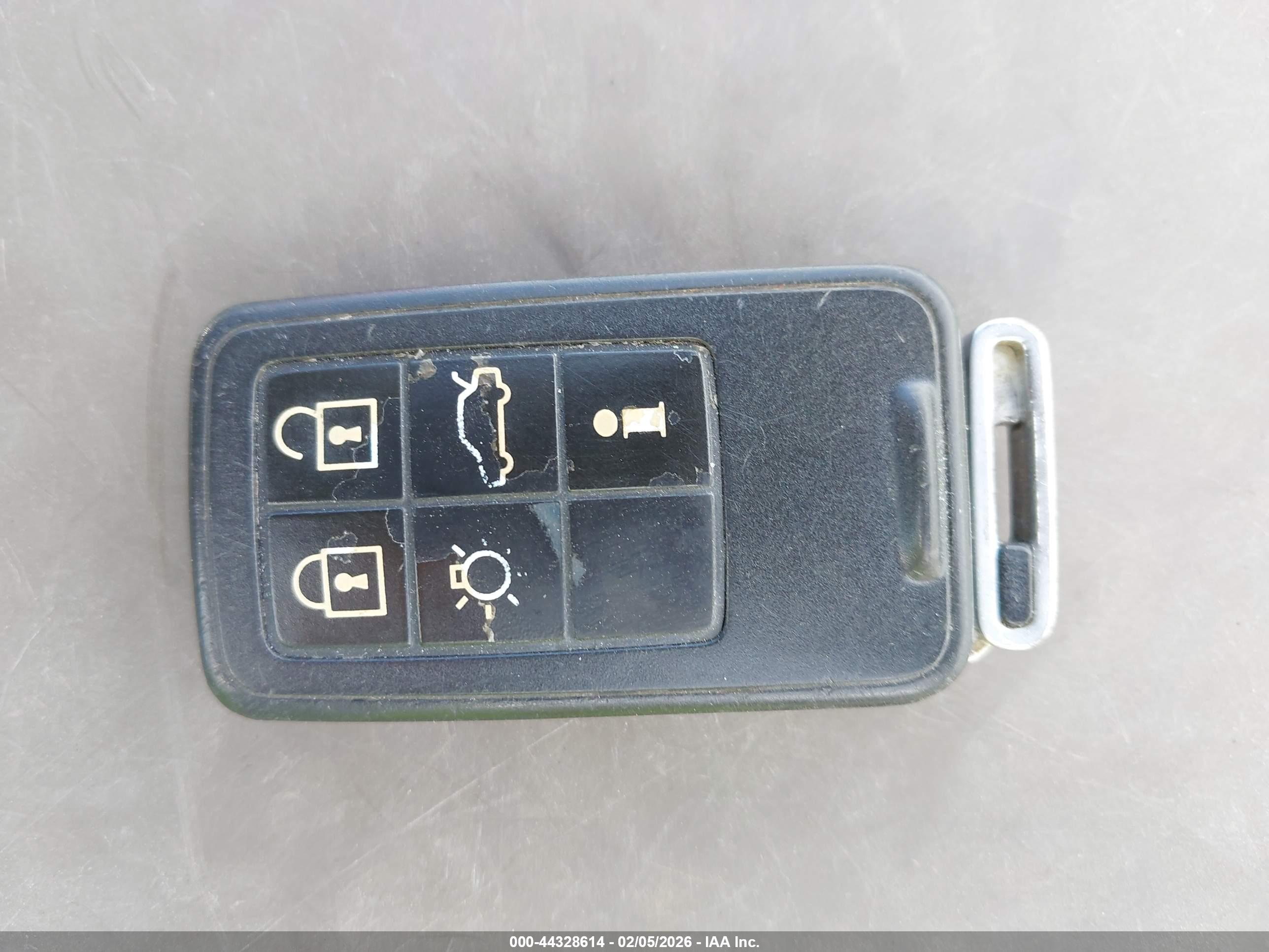 VOLVO XC60 image 11