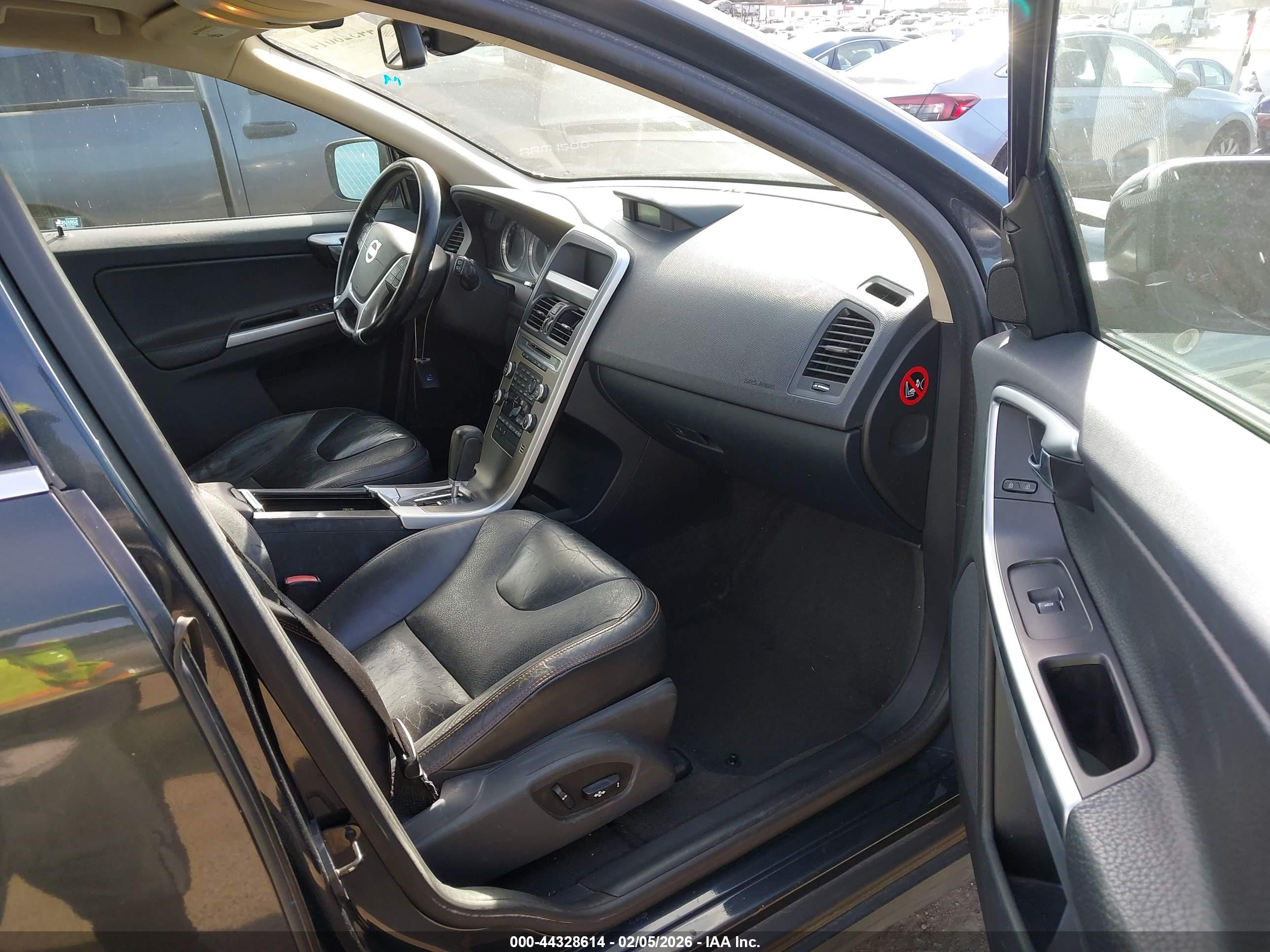 VOLVO XC60 image 5