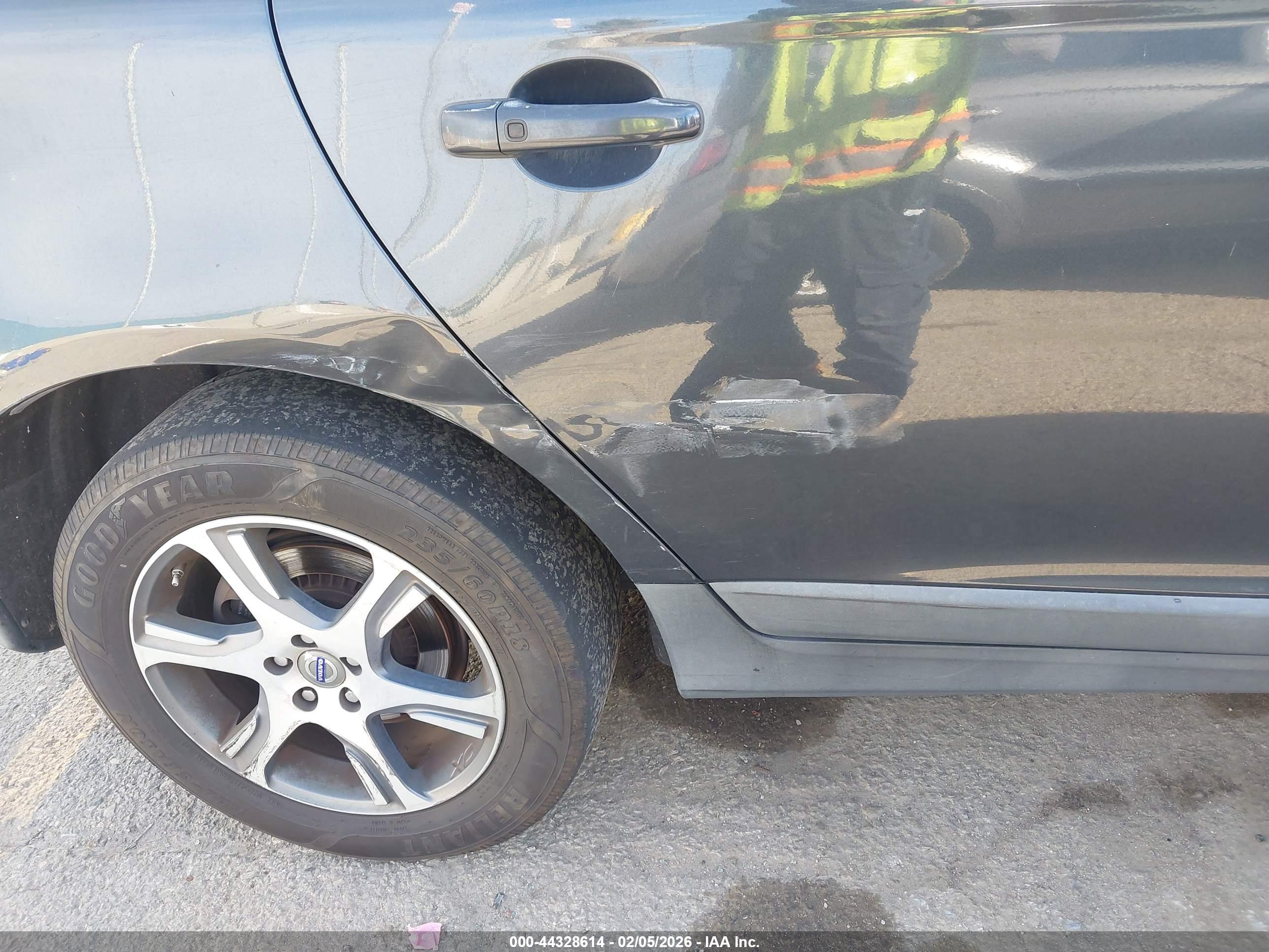 VOLVO XC60 image 6