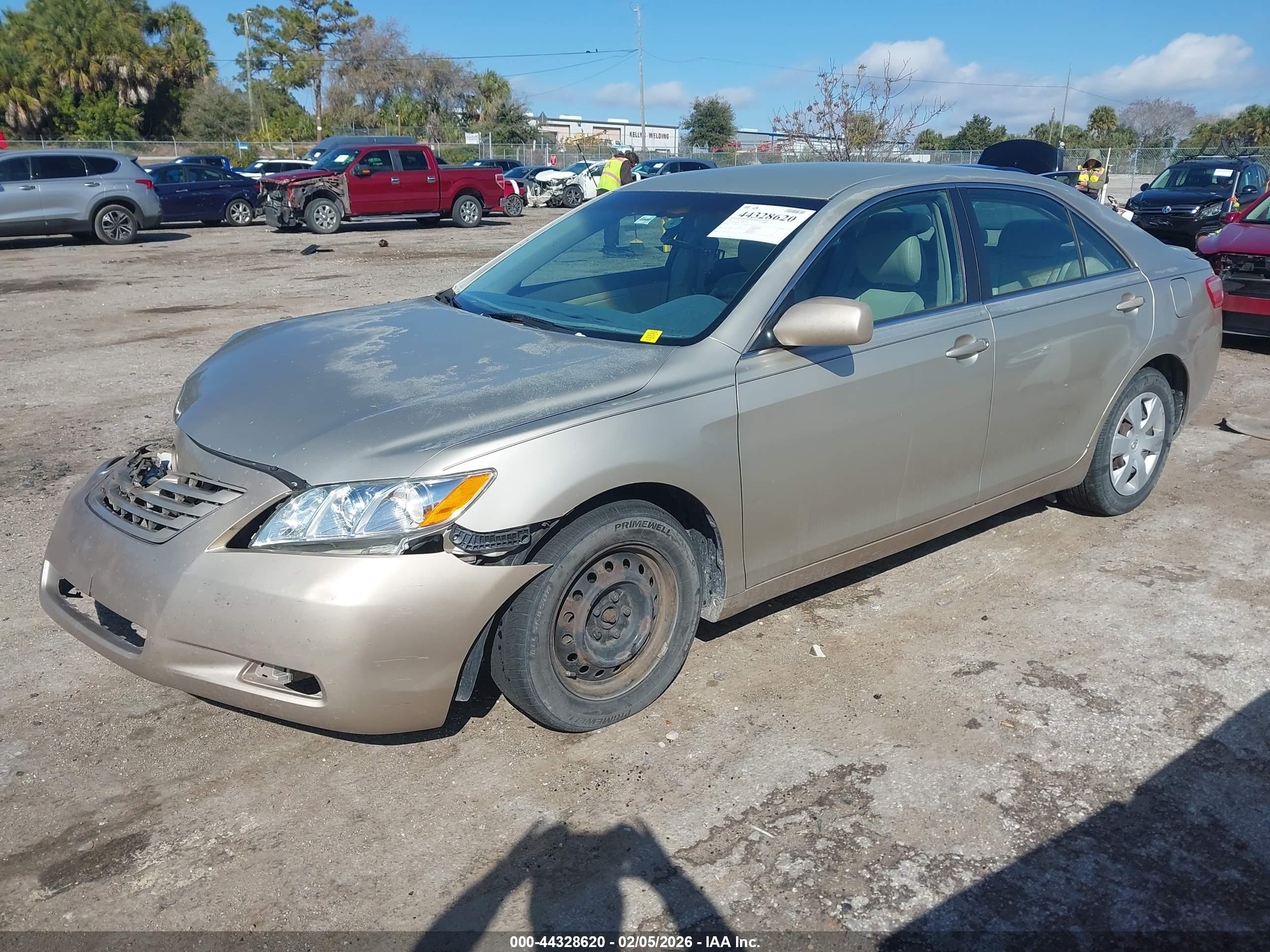 TOYOTA CAMRY image 2