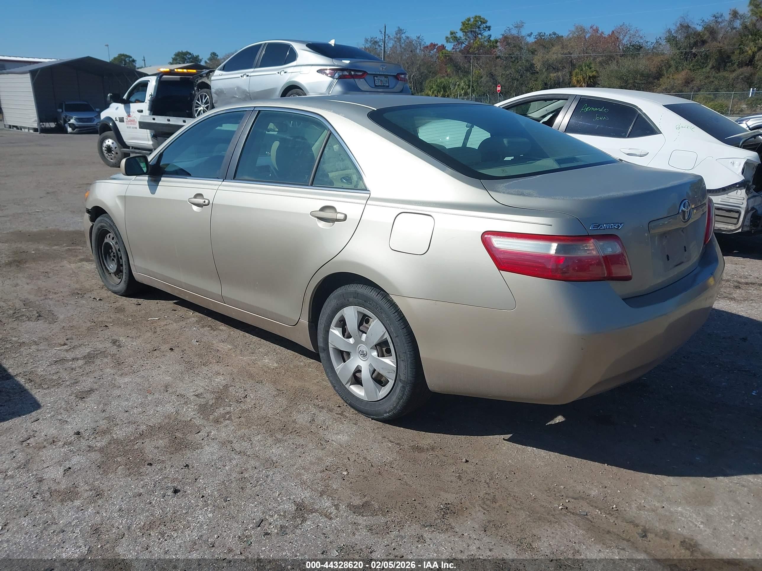 TOYOTA CAMRY image 3