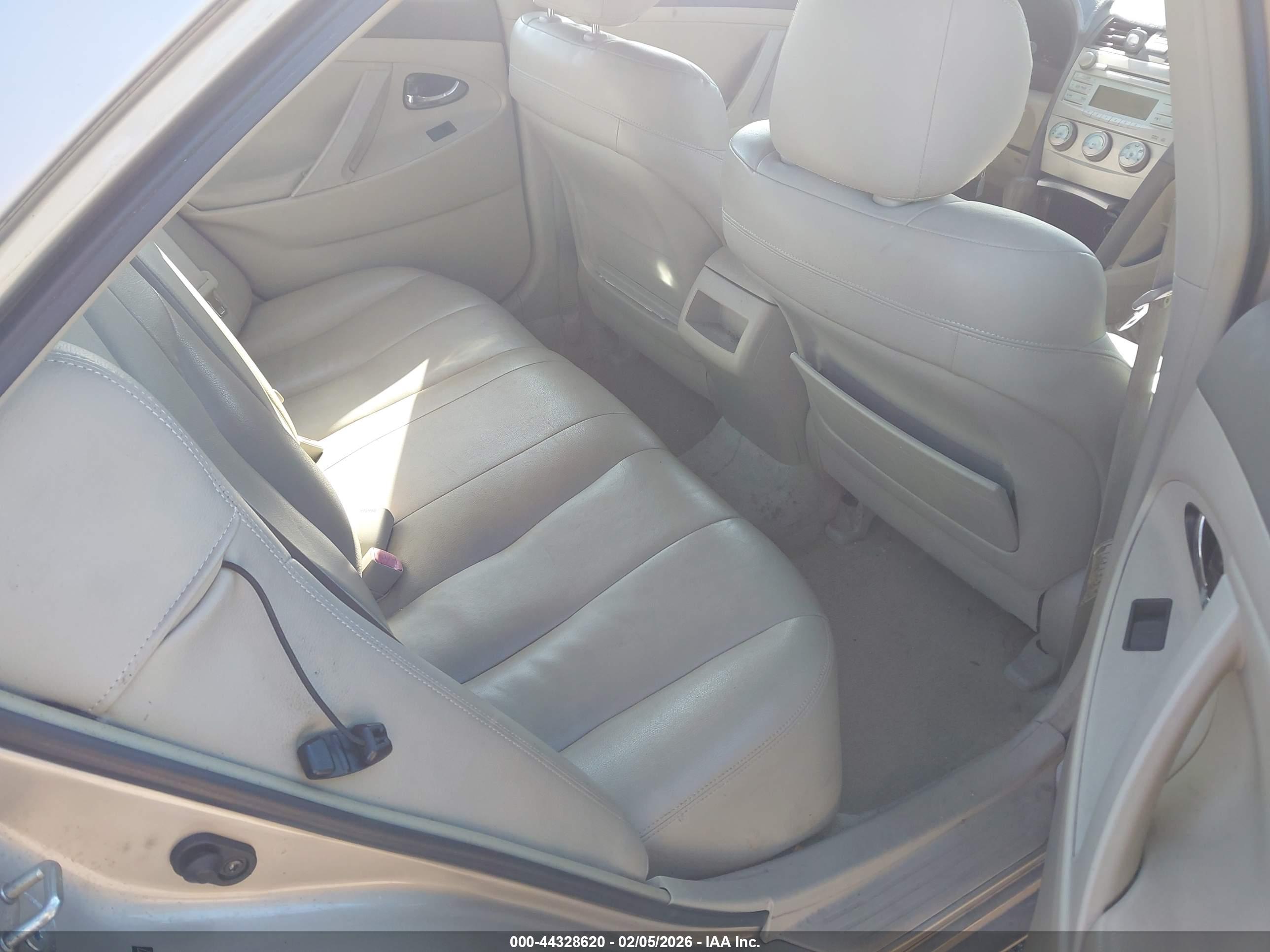 TOYOTA CAMRY image 8