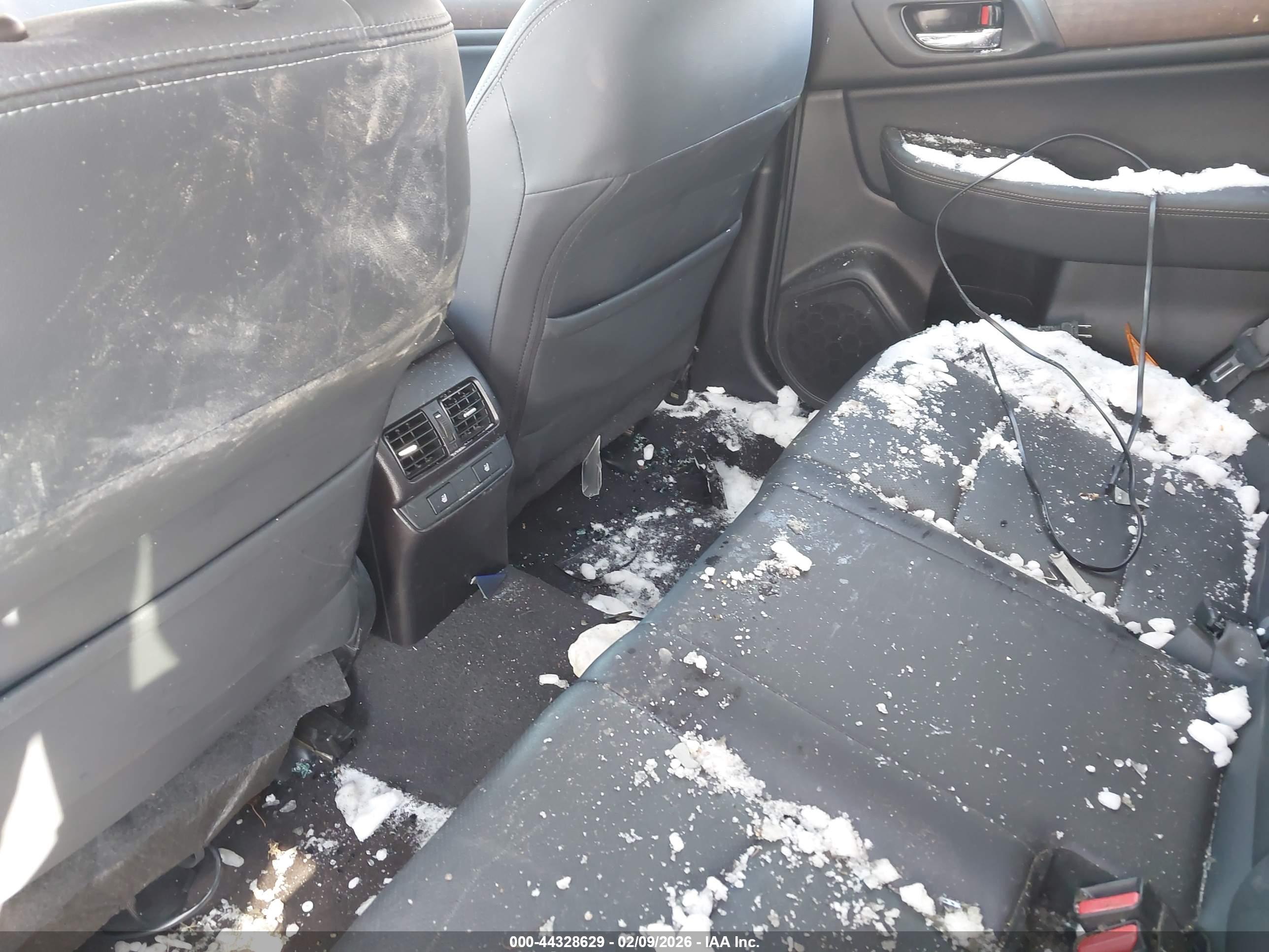 SUBARU OUTBACK image 8