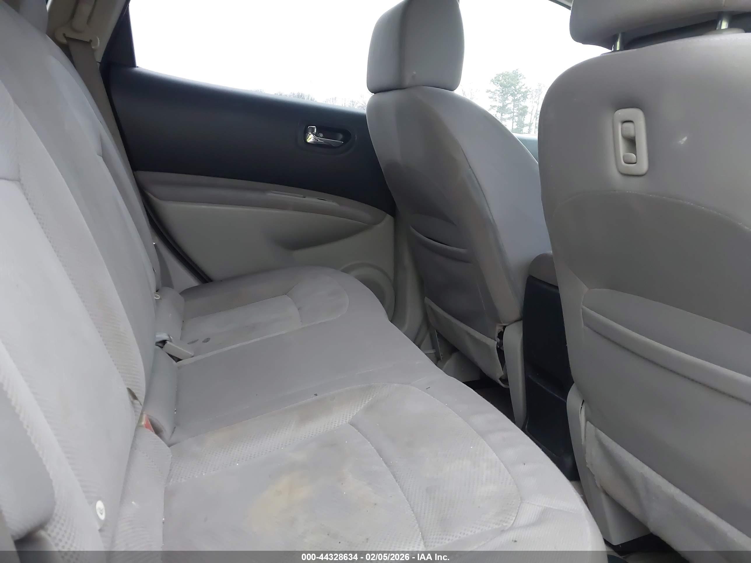 NISSAN ROGUE image 8