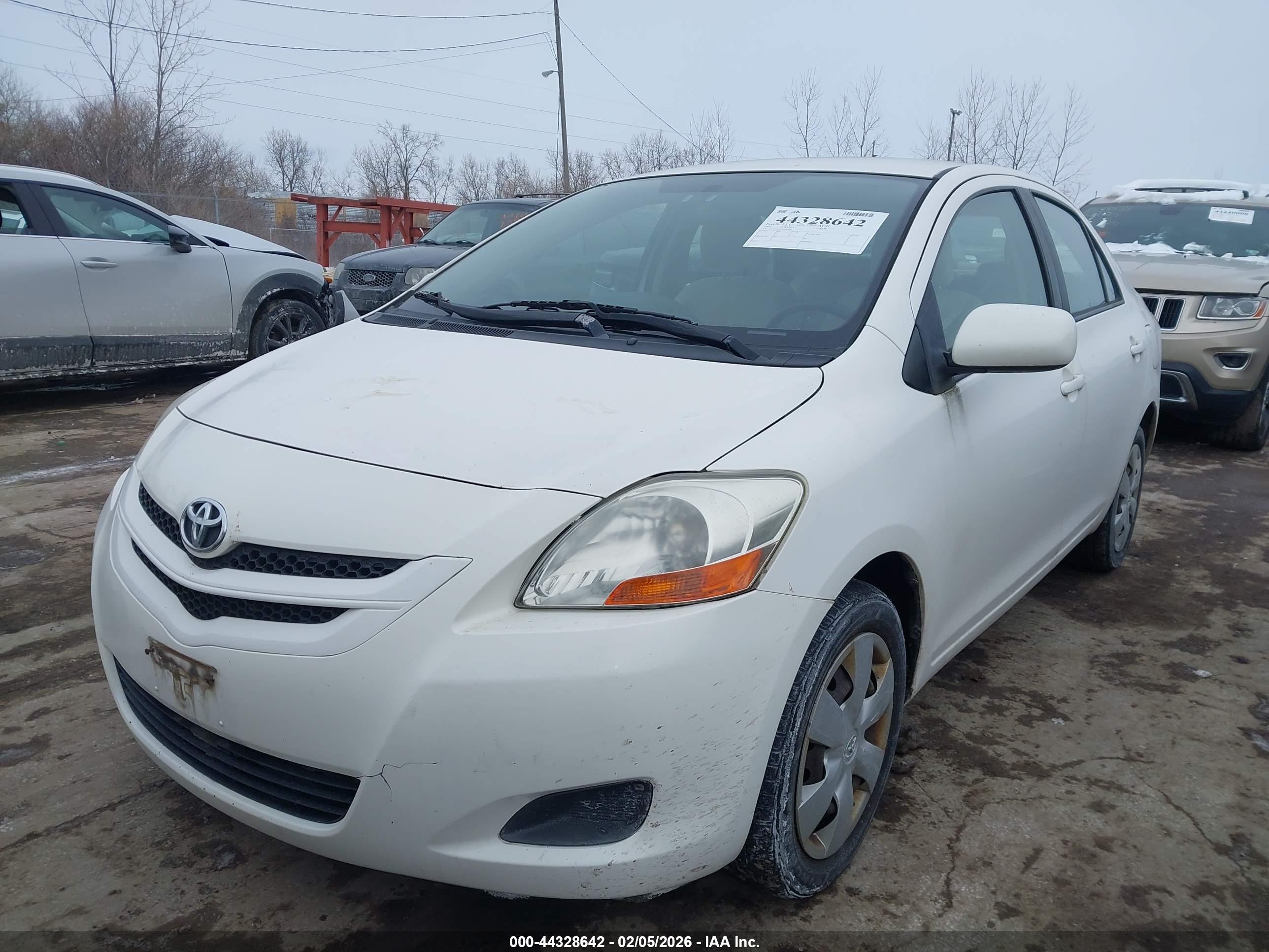 TOYOTA YARIS image 2