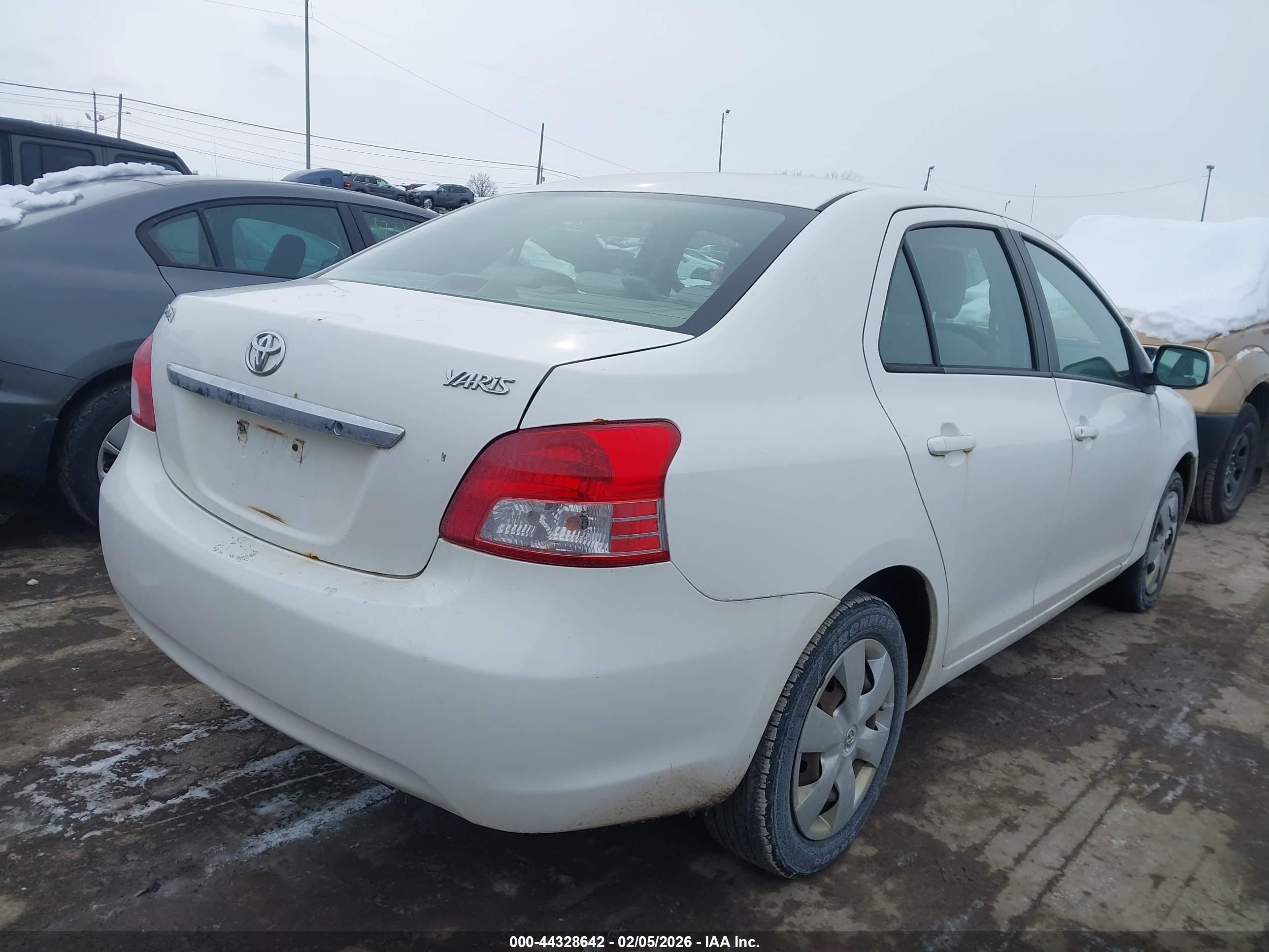 TOYOTA YARIS image 4