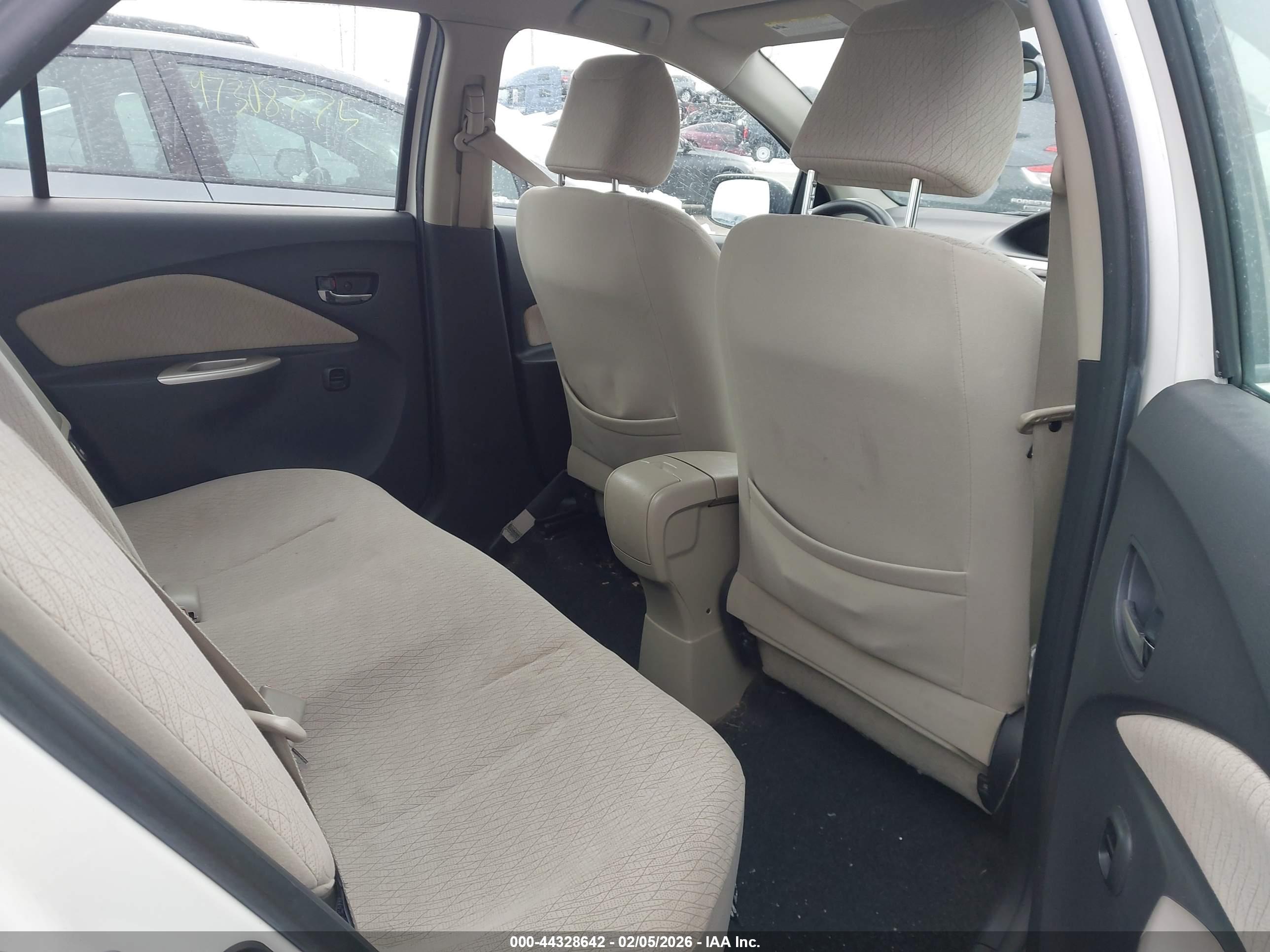 TOYOTA YARIS image 8