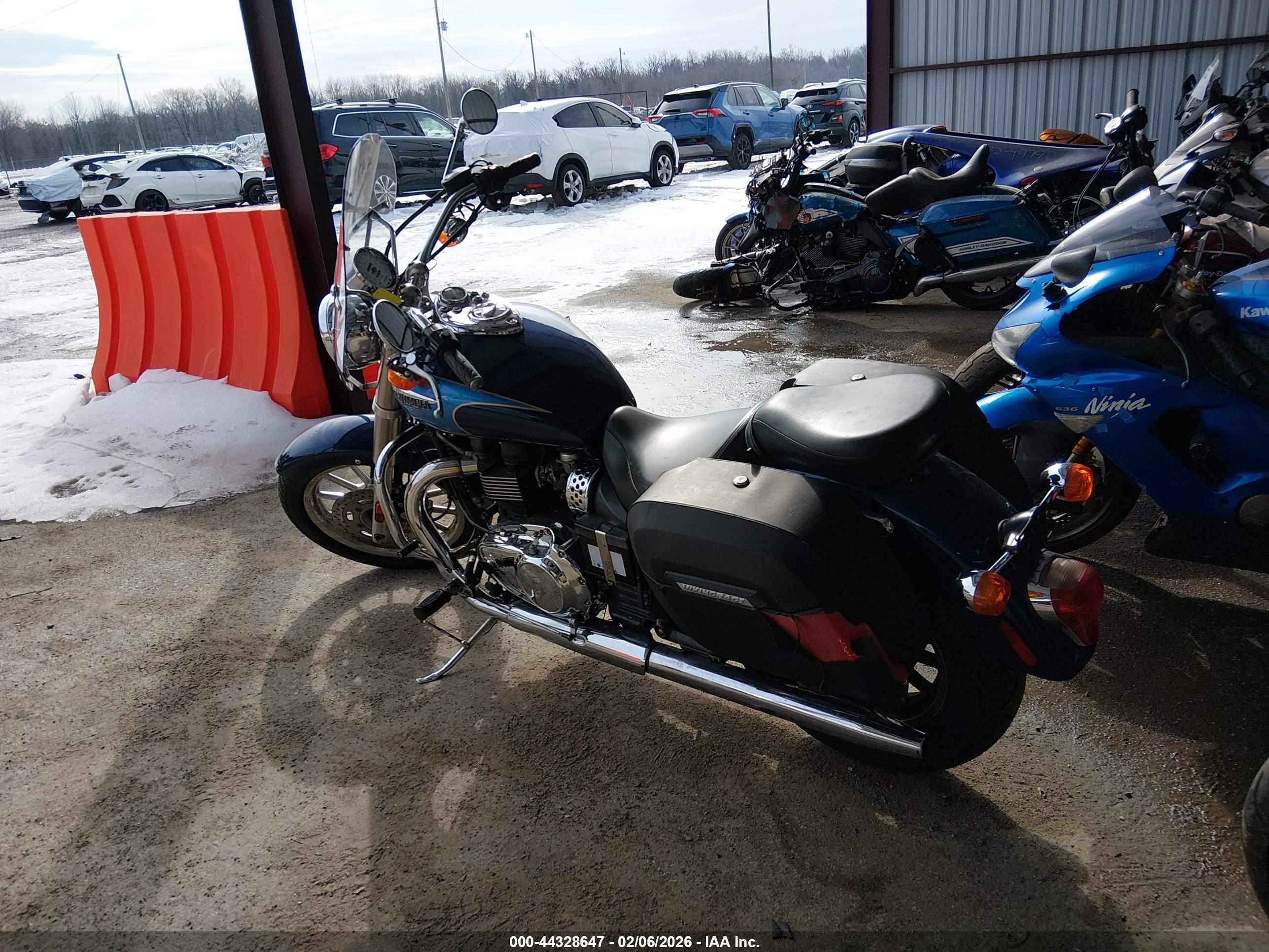TRIUMPH MOTORCYCLE image 3