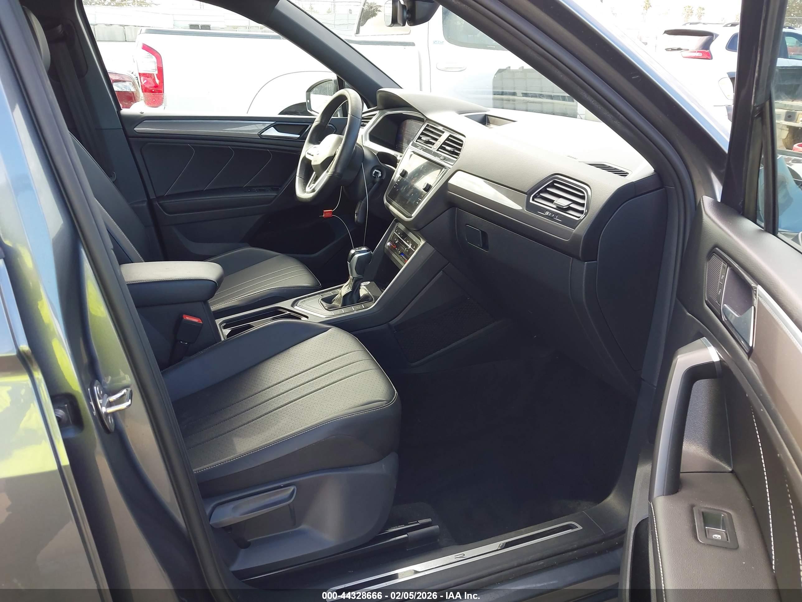 VOLKSWAGEN TIGUAN image 5