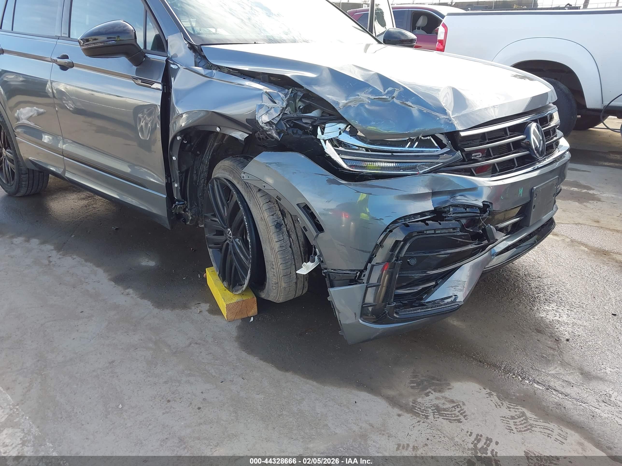 VOLKSWAGEN TIGUAN image 6