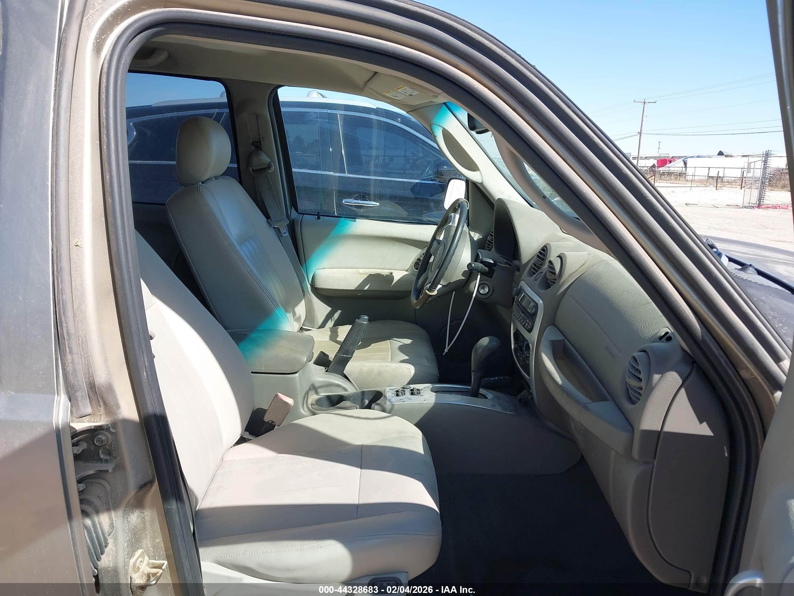 JEEP LIBERTY image 5