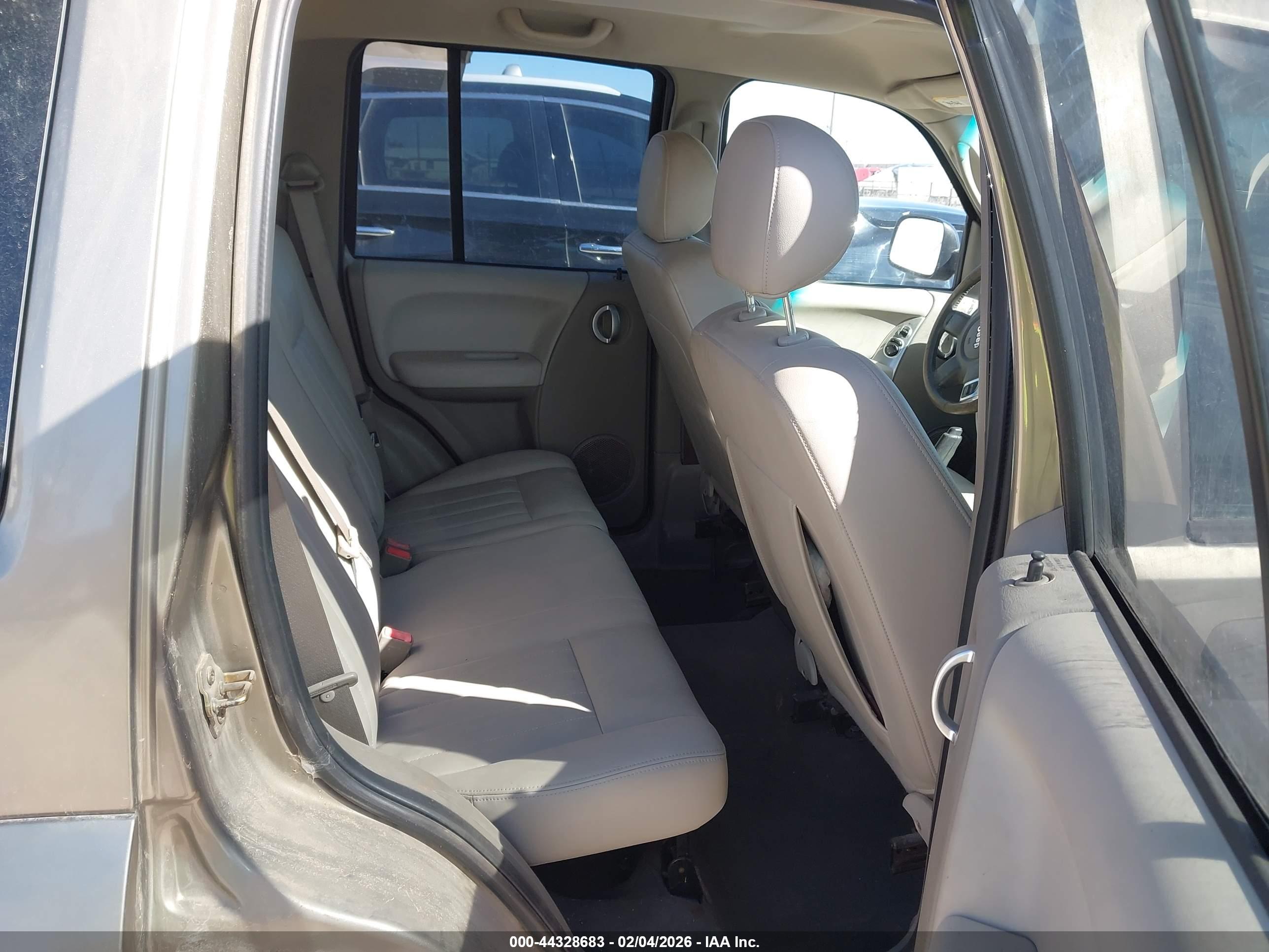 JEEP LIBERTY image 8
