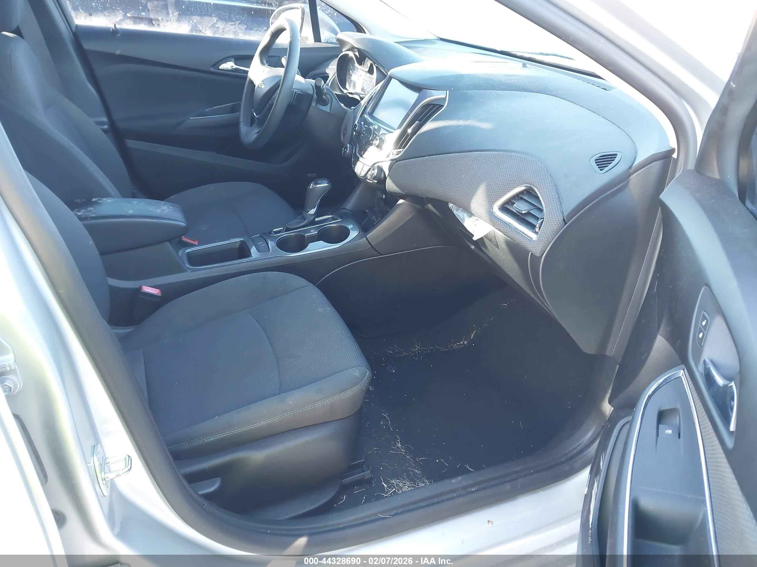 CHEVROLET CRUZE image 5