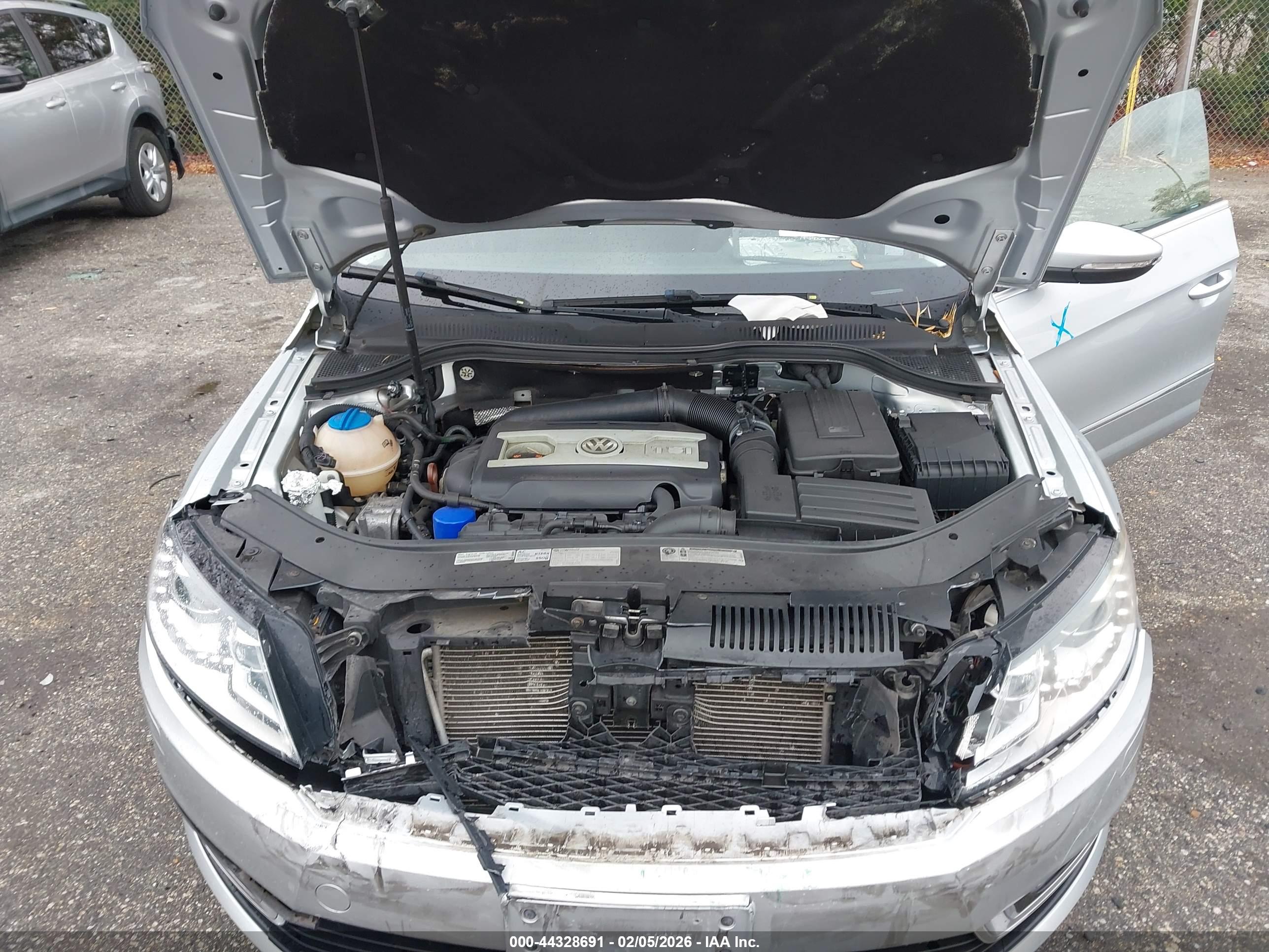 VOLKSWAGEN CC image 10