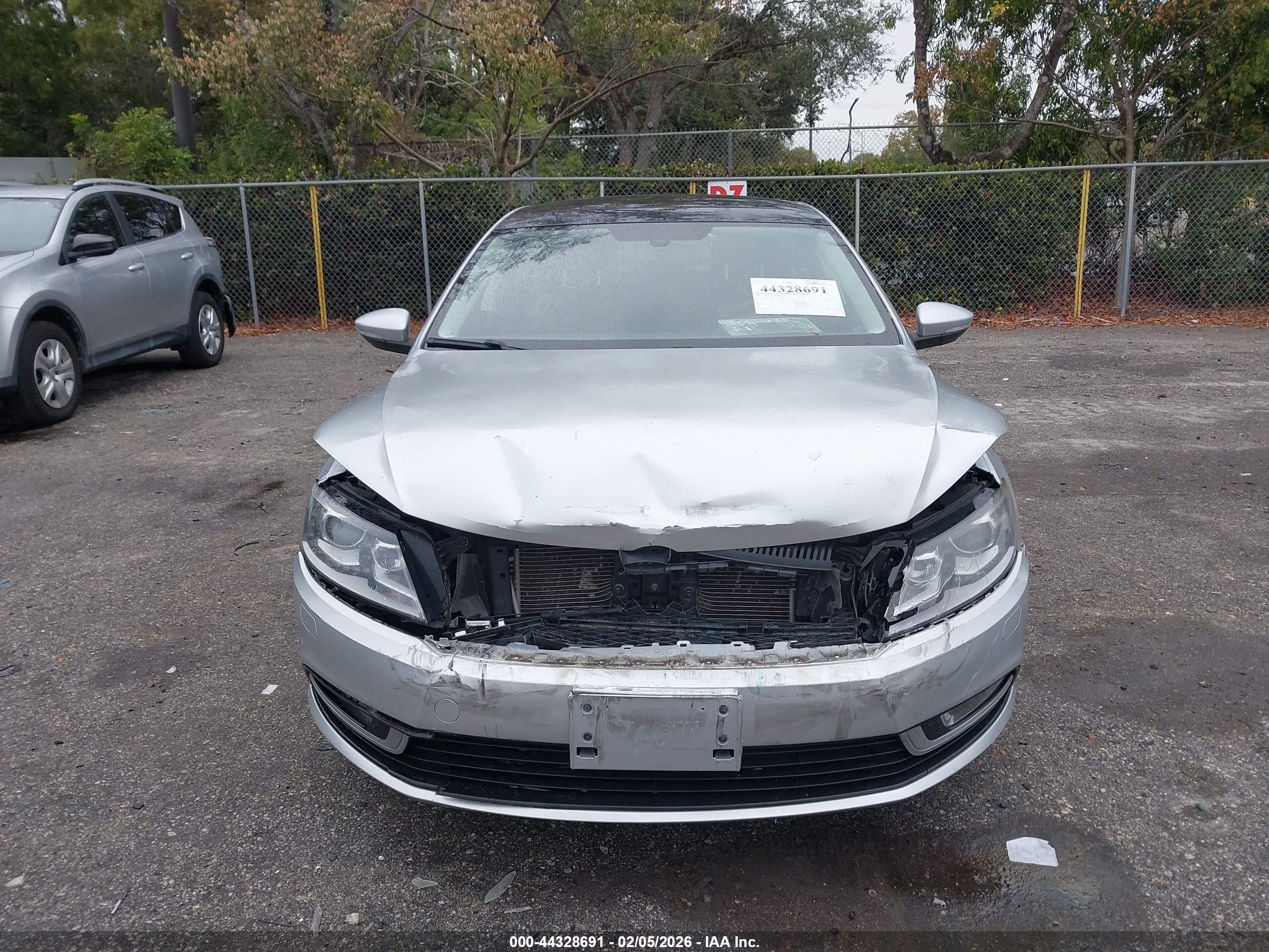 VOLKSWAGEN CC image 6