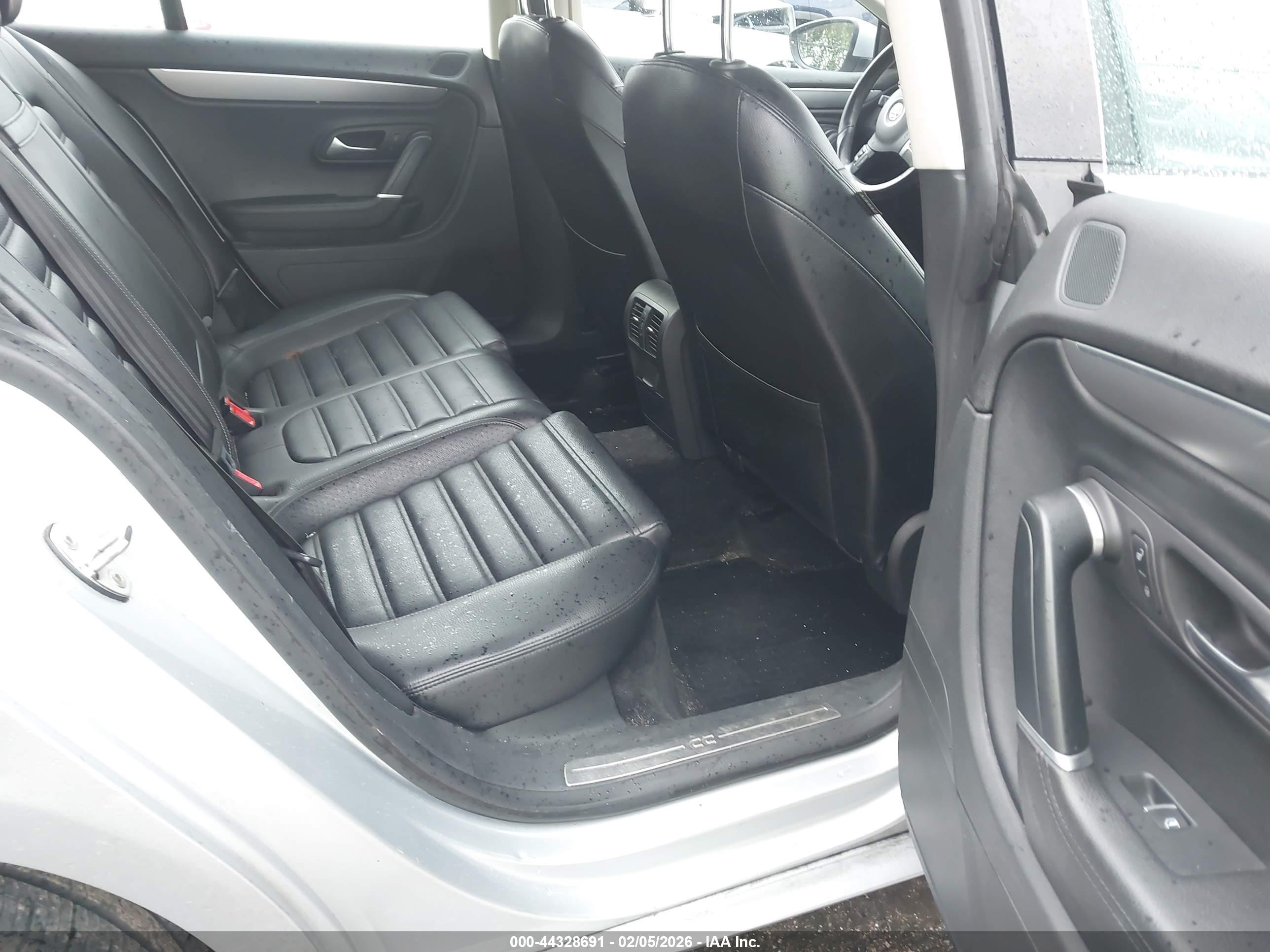 VOLKSWAGEN CC image 8