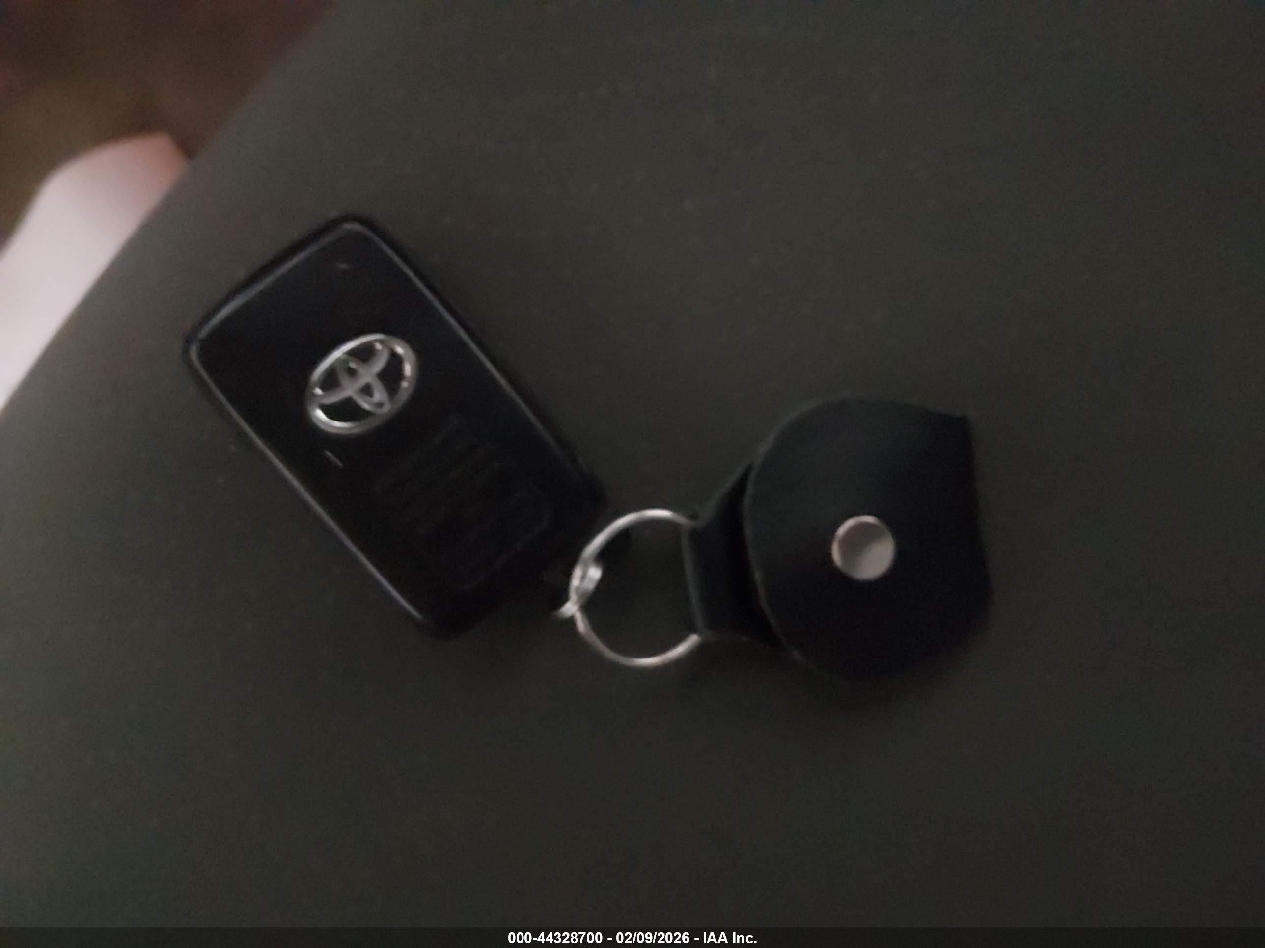 TOYOTA PRIUS image 11