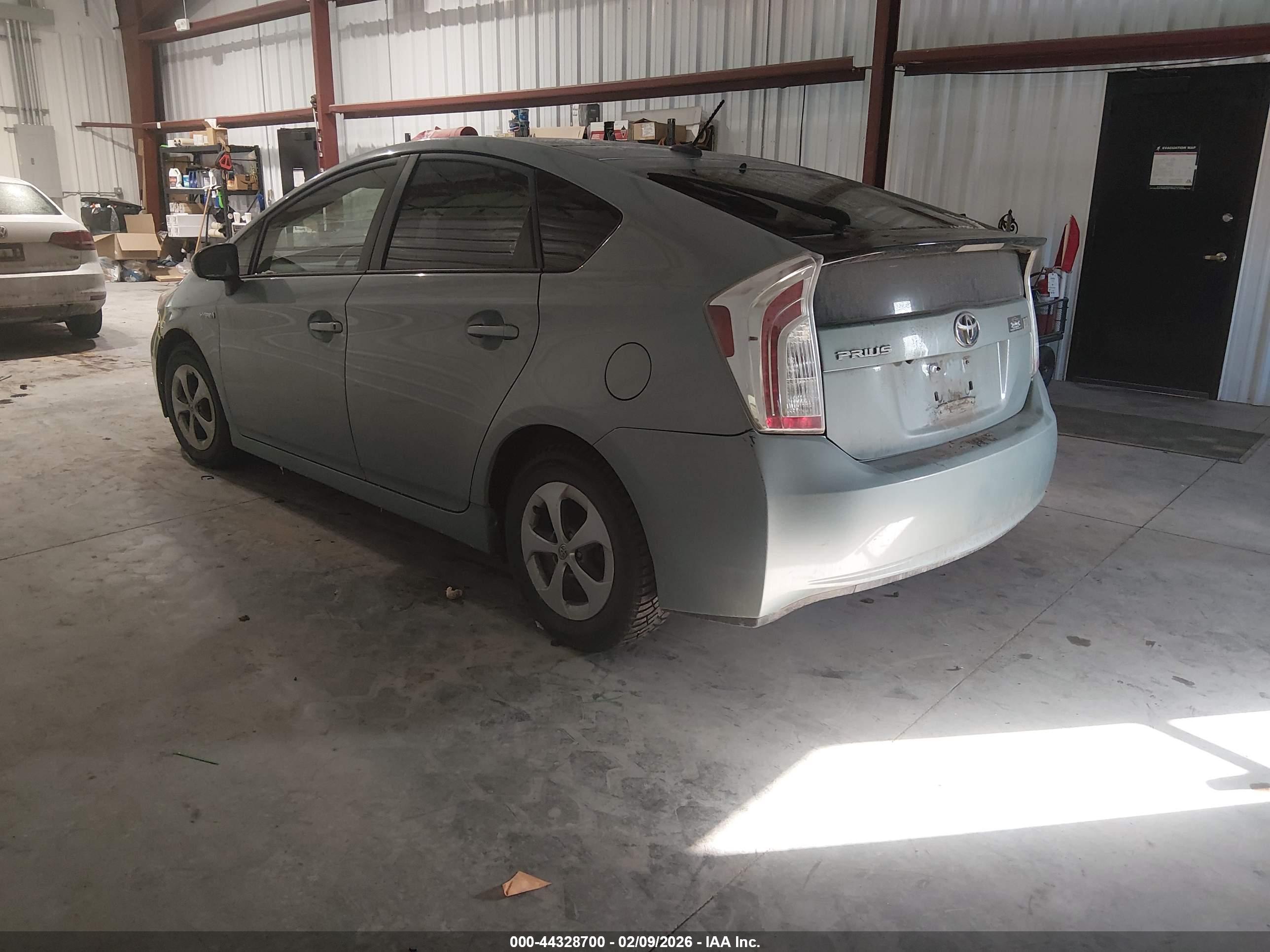 TOYOTA PRIUS image 3