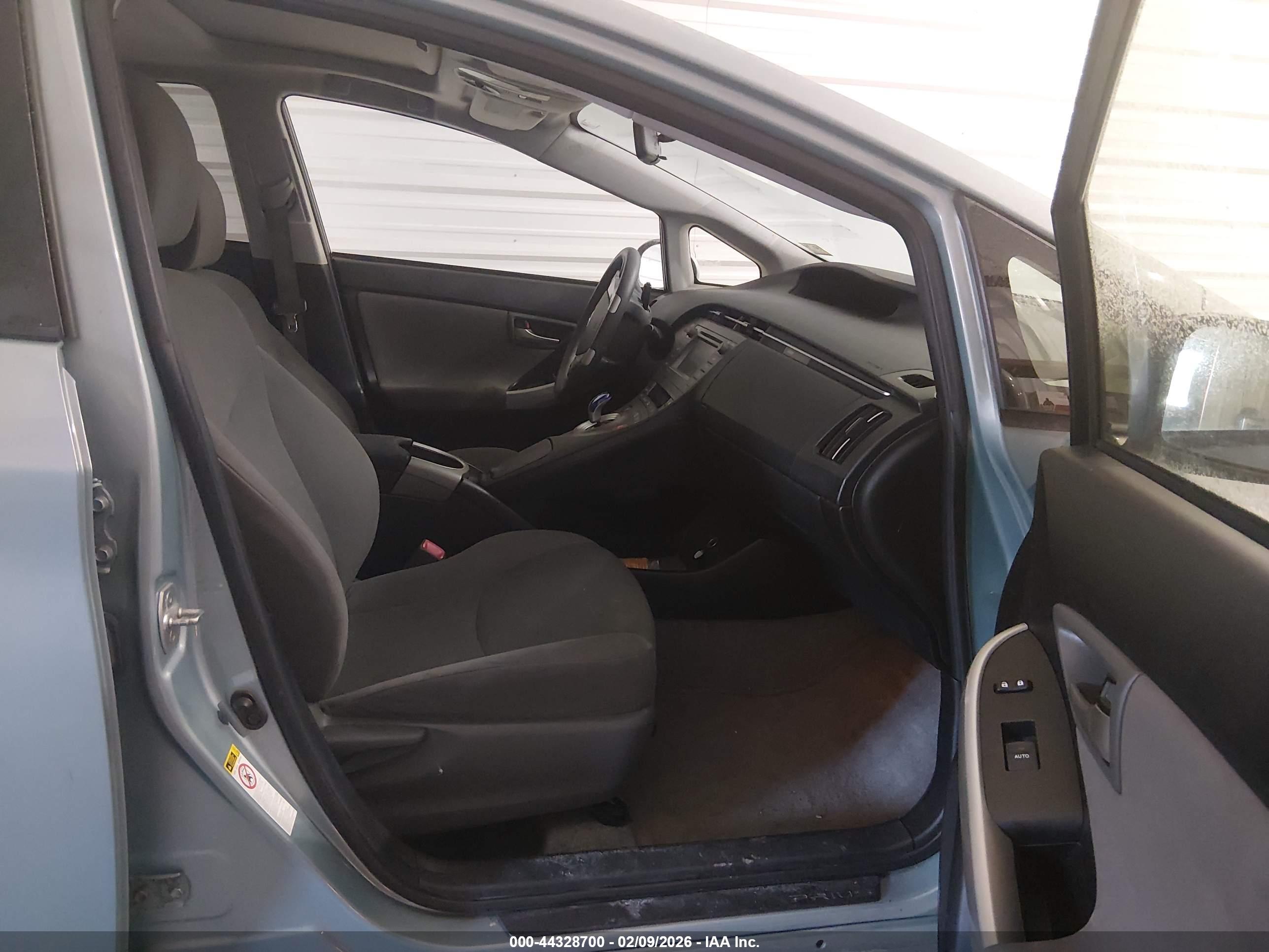 TOYOTA PRIUS image 5