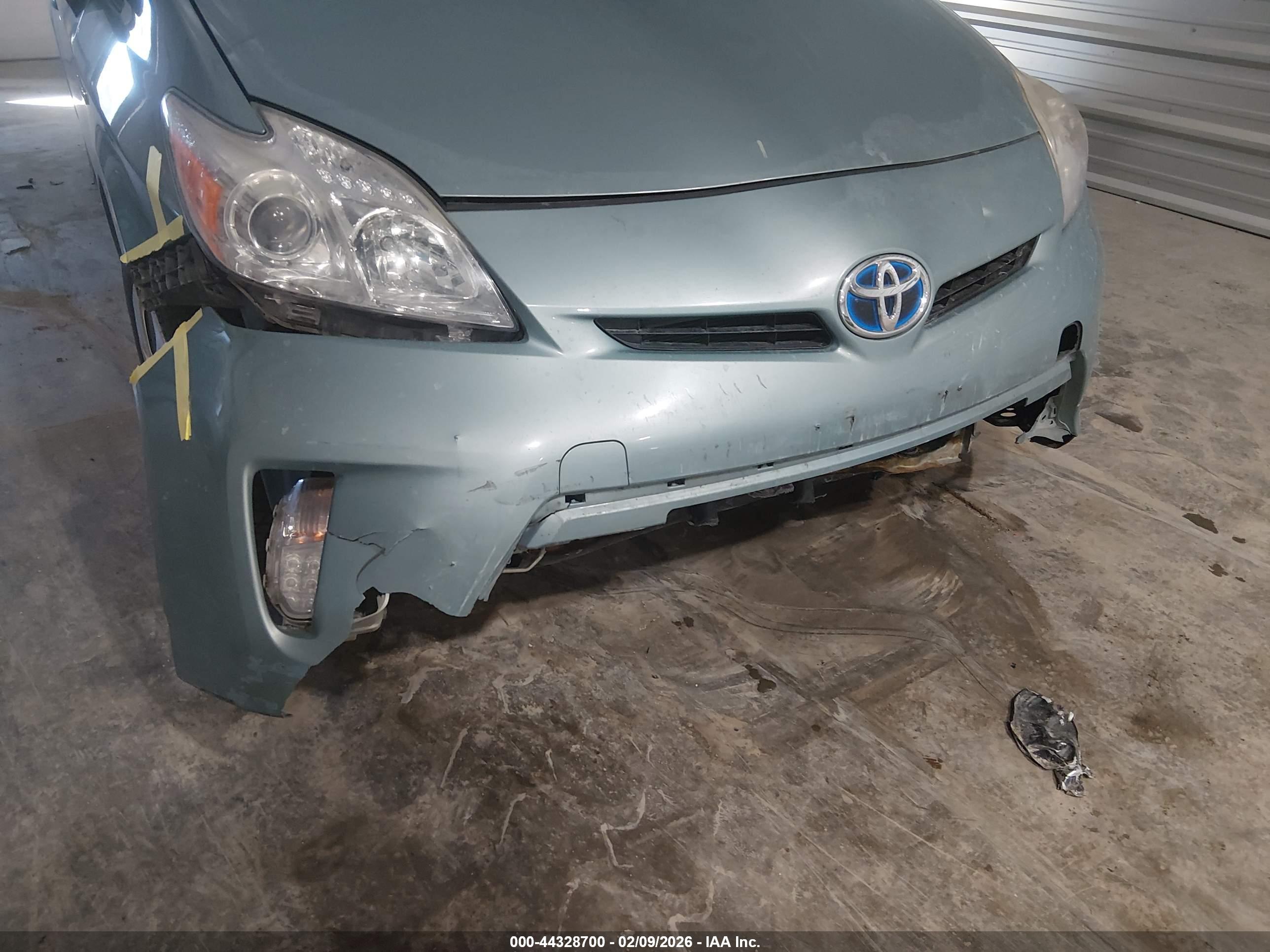 TOYOTA PRIUS image 6