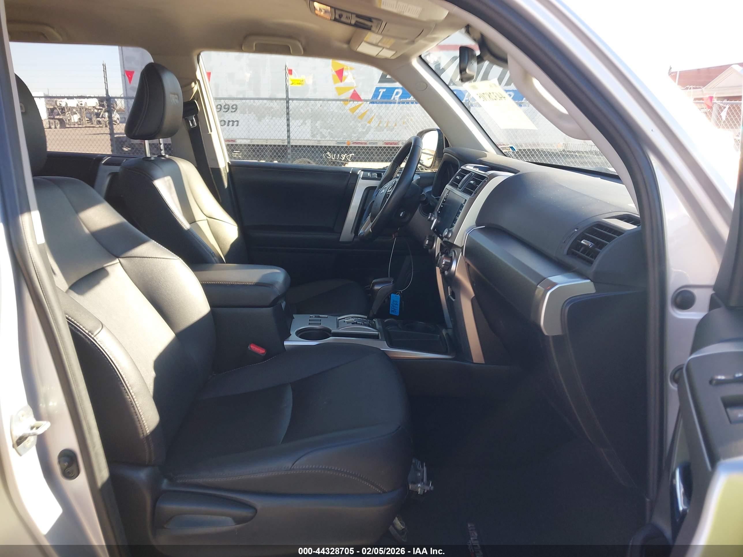 TOYOTA 4RUNNER image 5