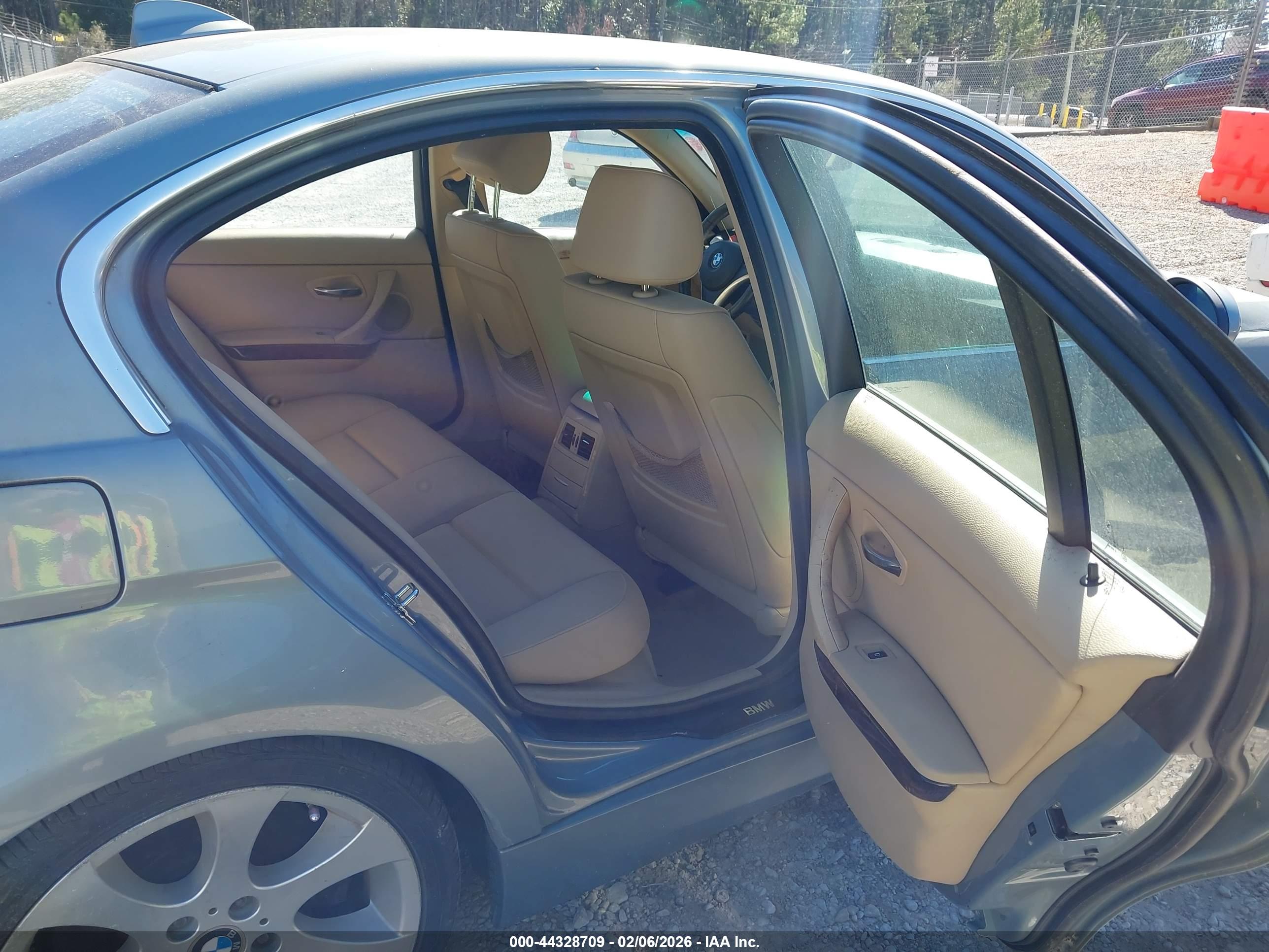 BMW 335I image 8