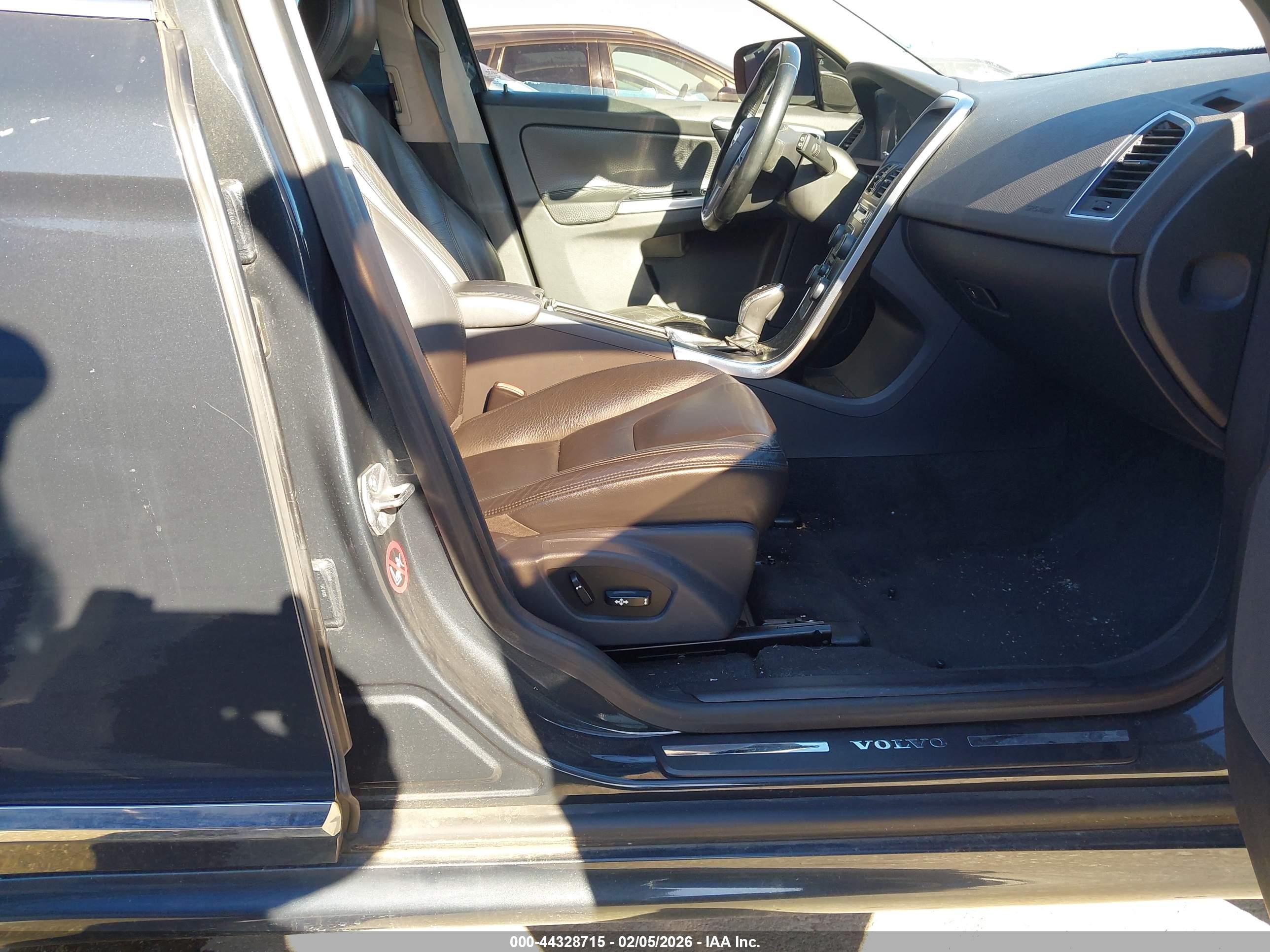 VOLVO XC60 image 5