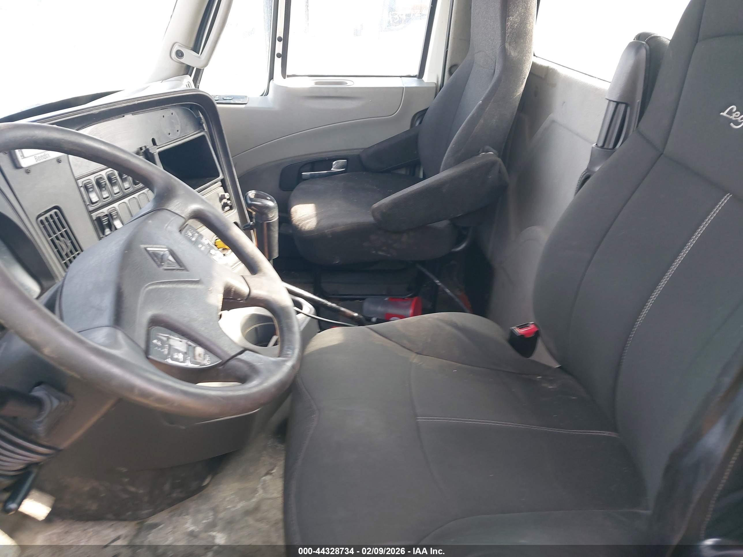 INTERNATIONAL PROSTAR image 7