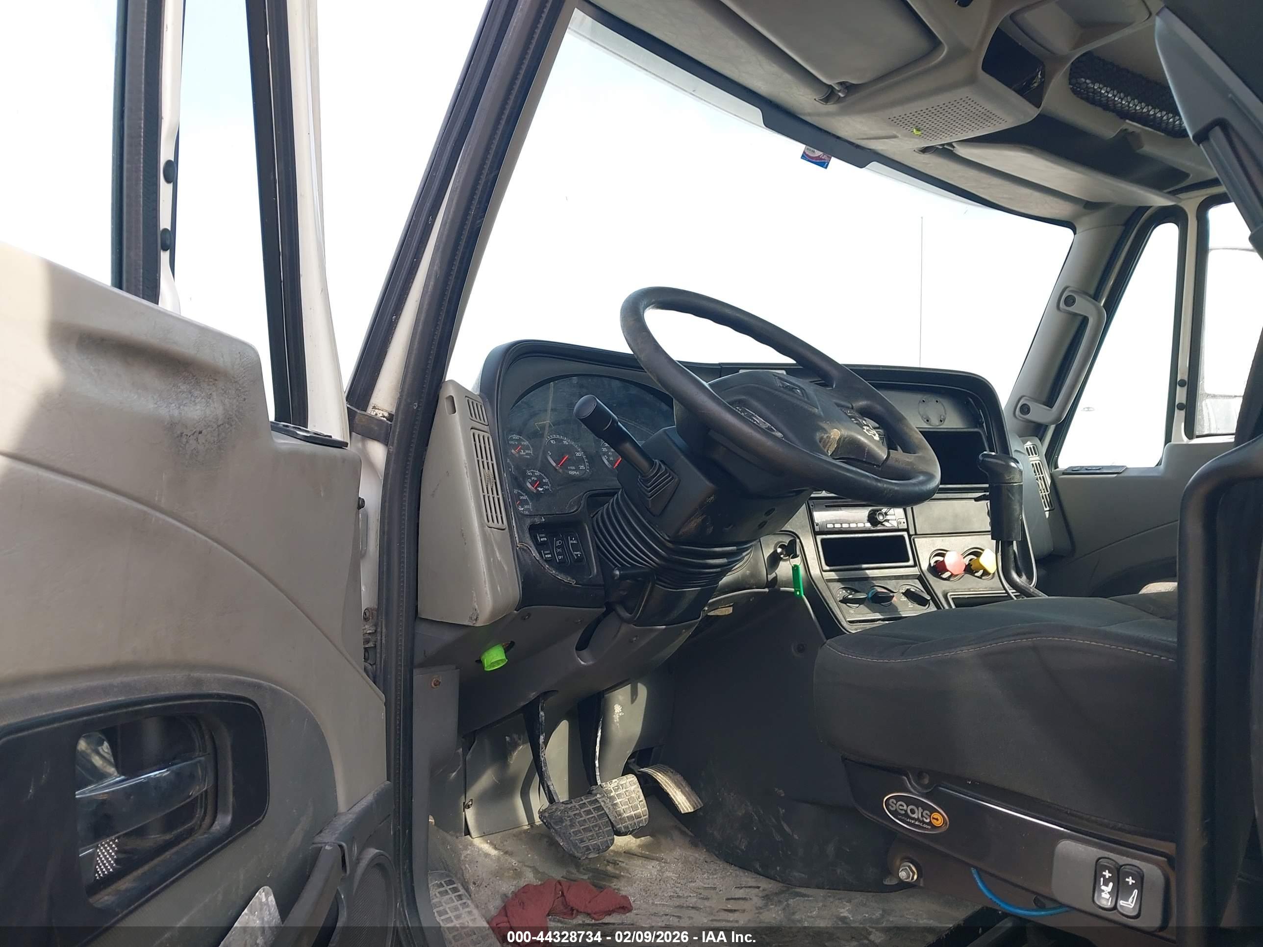 INTERNATIONAL PROSTAR image 8